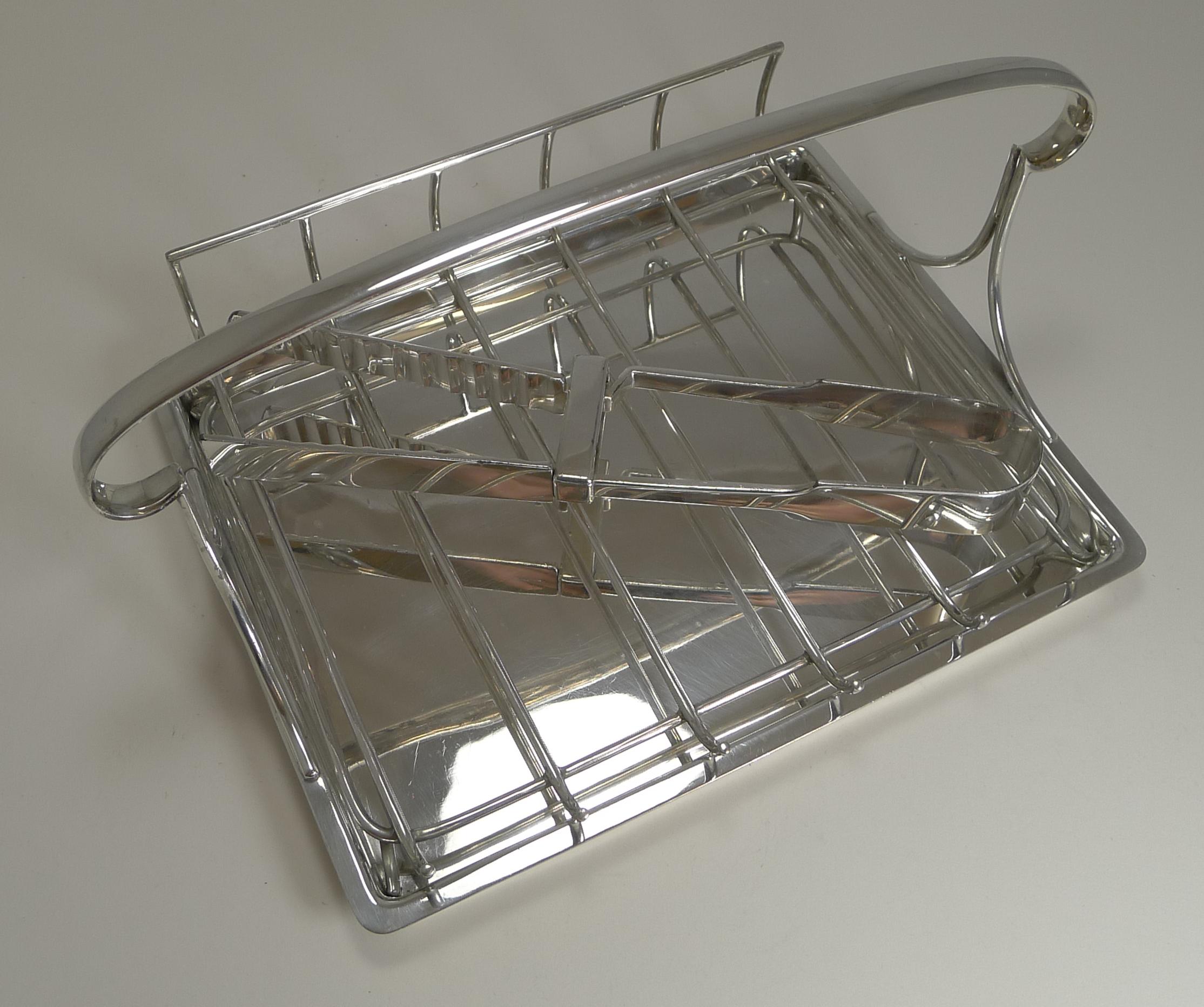 Anglais Plat de service à asperges en métal argenté, circa 1910 par Mappin & Webb en vente