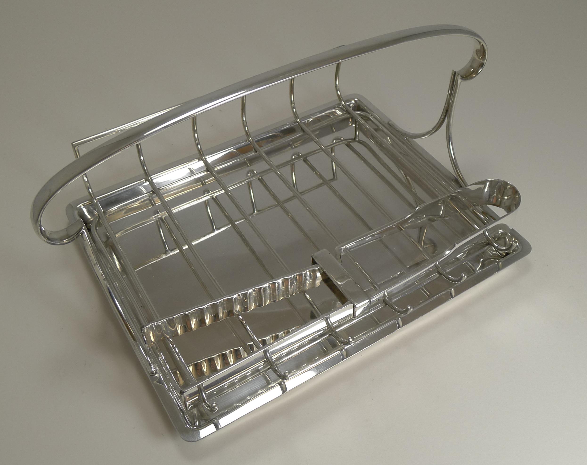 Early 20th Century English Silver Plated Asparagus Serving Dish, circa 1910 by Mappin and Webb For Sale