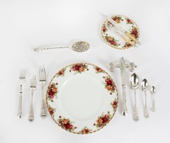 Antico vaso inglese placcato d'argento con 155 pezzi e 24 posate del 20° secolo