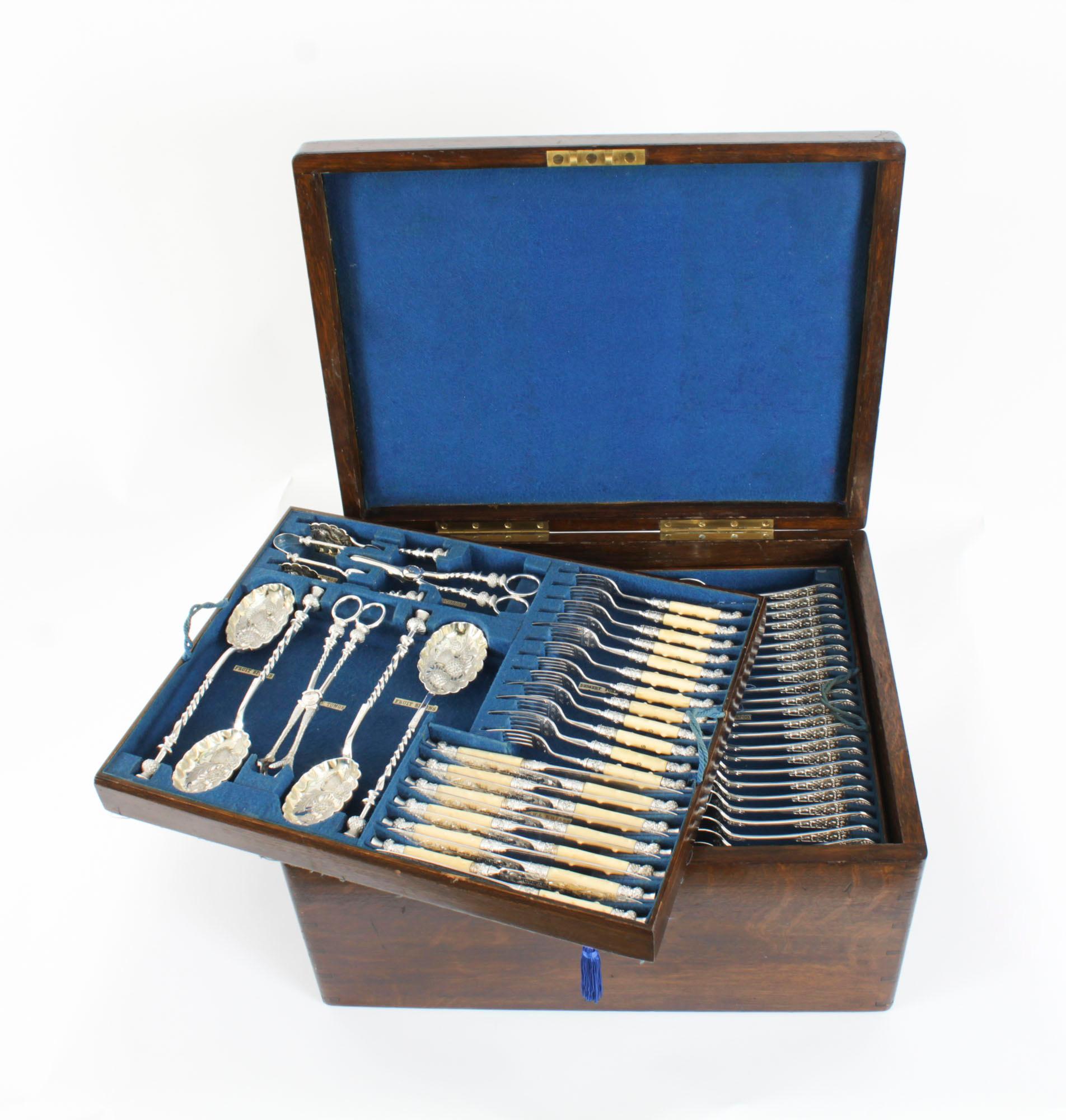 Ancien coffret anglais en métal argenté 155 pièces 24 couverts de service 20ème siècle en vente 14