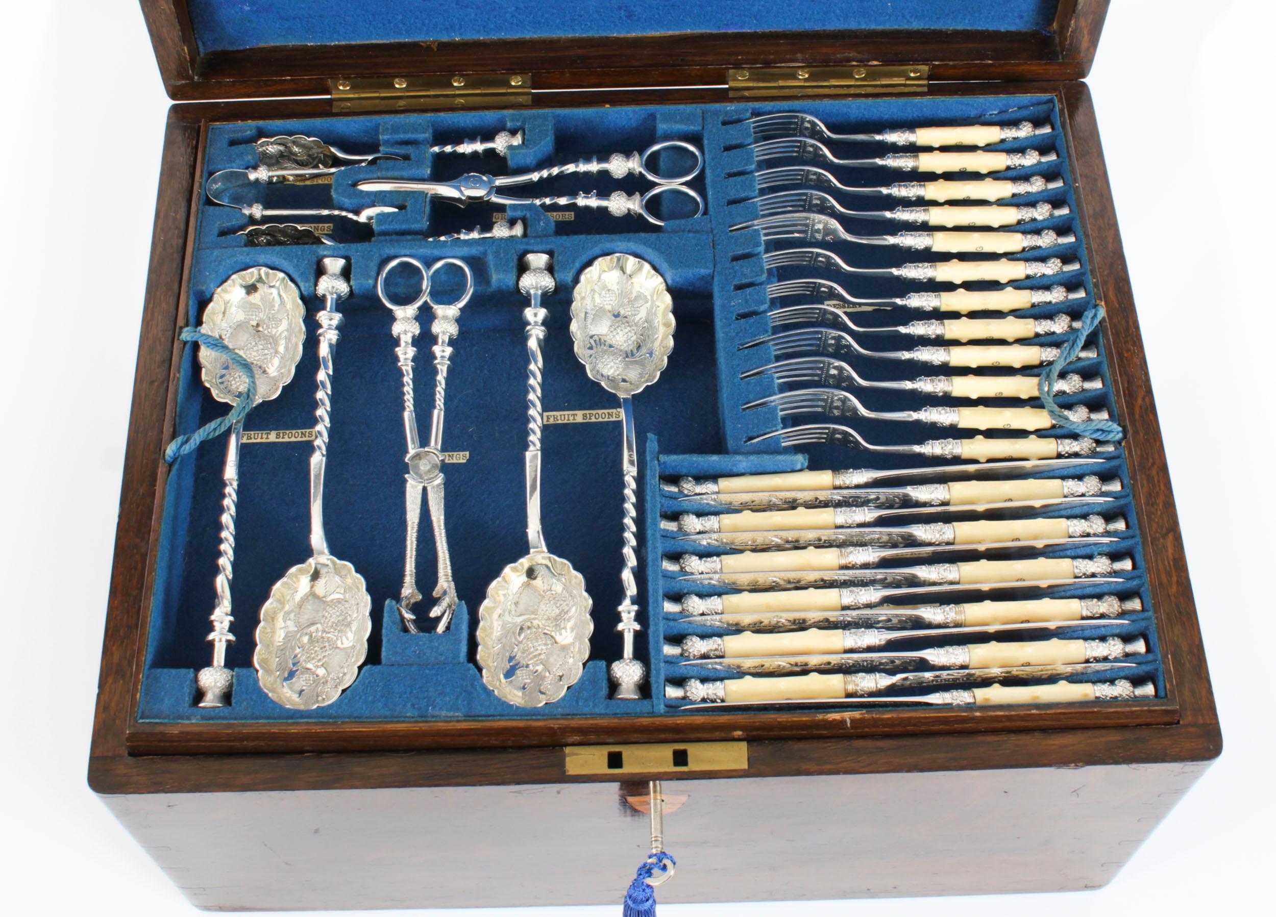 Ancien coffret anglais en métal argenté 155 pièces 24 couverts de service 20ème siècle en vente 1