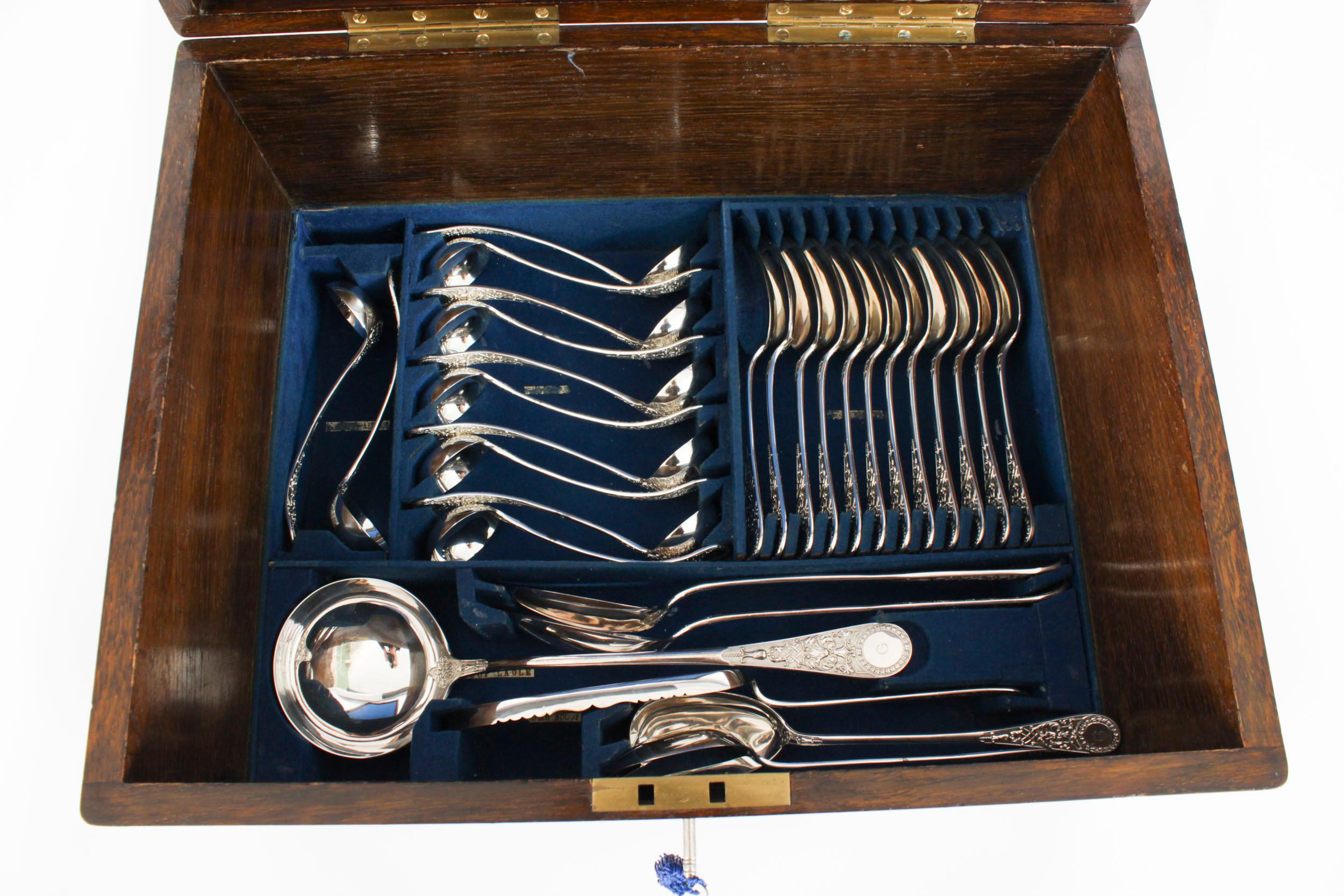 Ancien coffret anglais en métal argenté 155 pièces 24 couverts de service 20ème siècle en vente 2