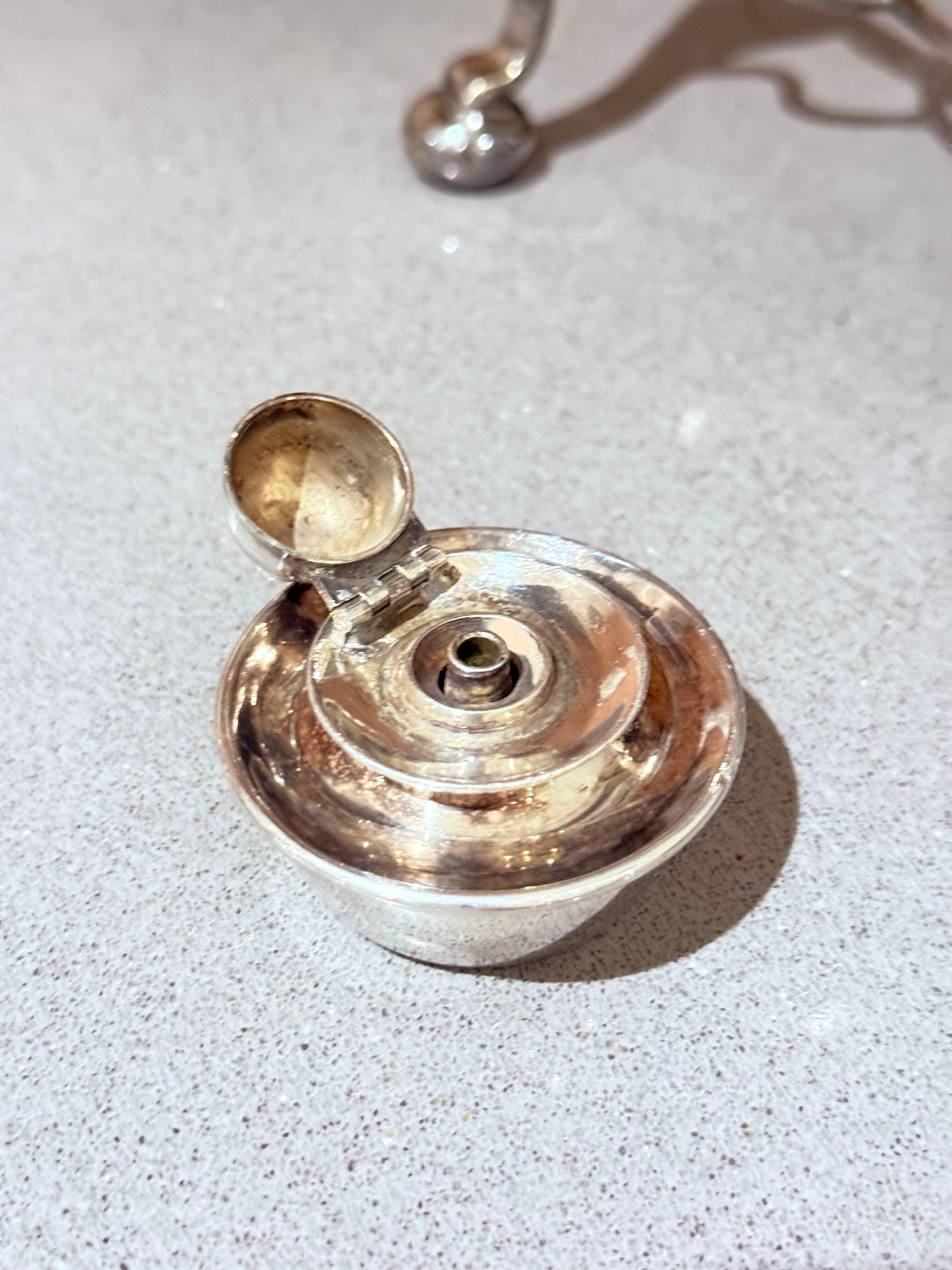 Antique English Silver-Plated Chafing Dish with Burner, Victorian Luxury Home For Sale 8