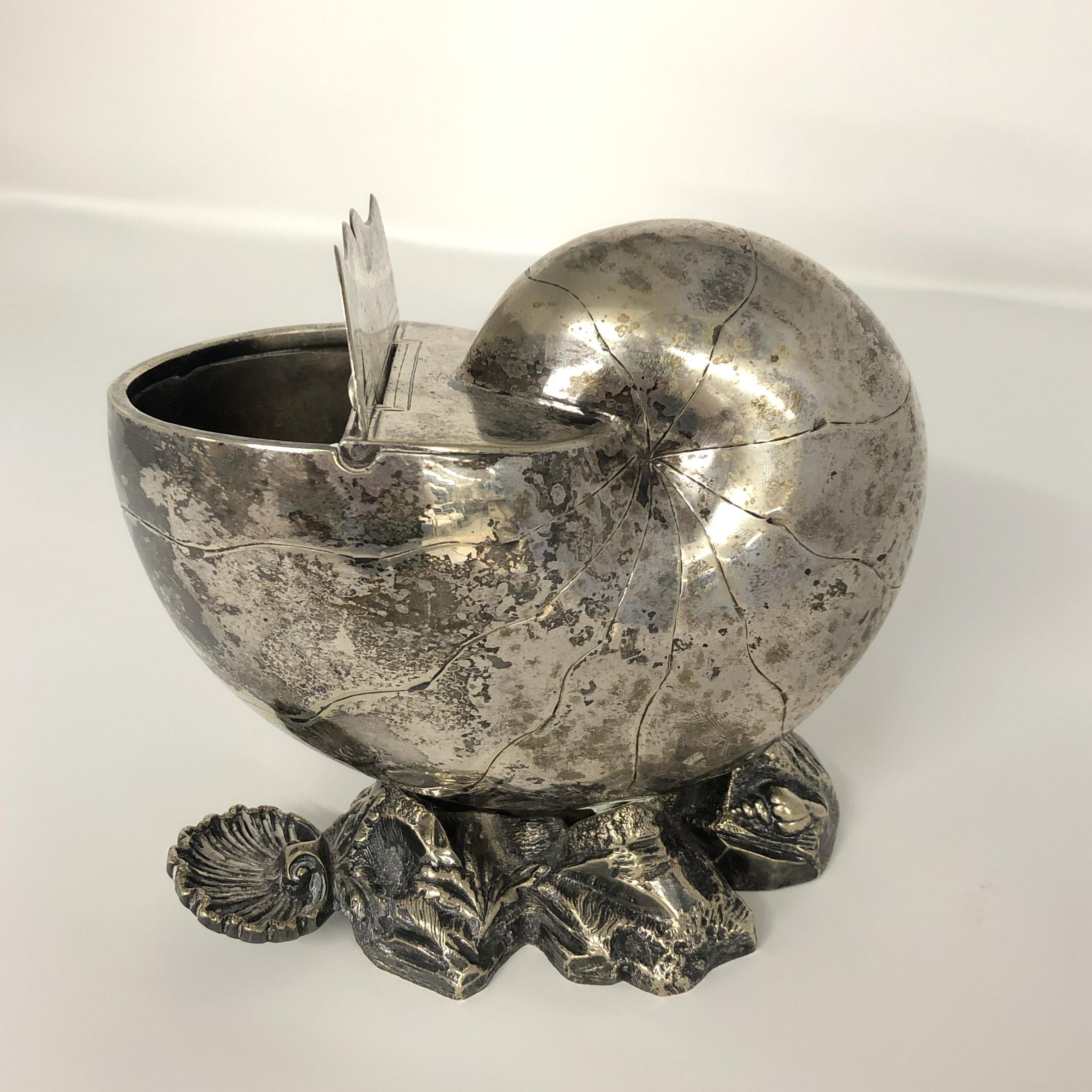 Victorien Cuillère chauffante en forme de coquillage Nautilus en argent plaqué en vente