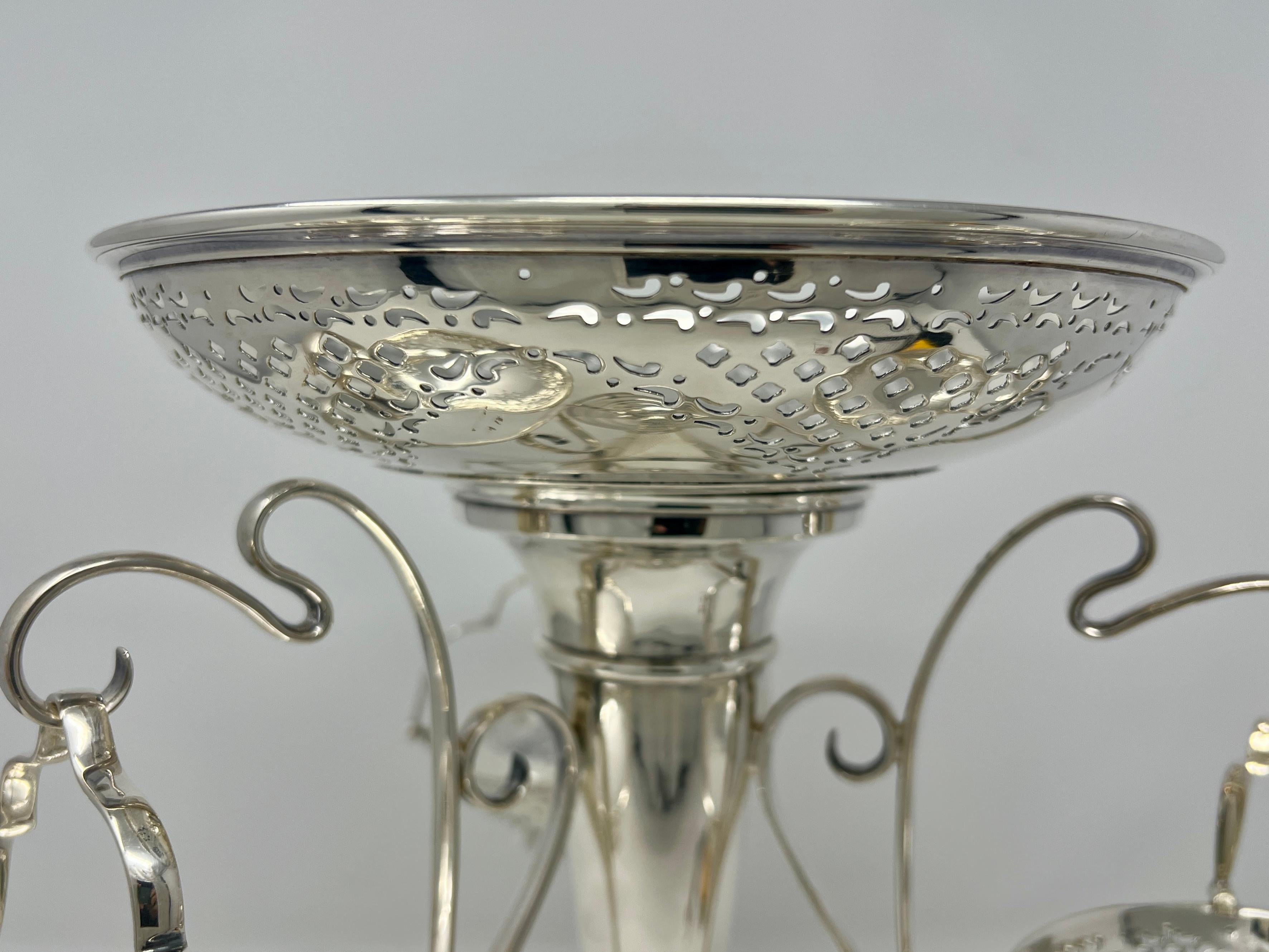 Antique English Silver Plated Openwork Epergne, Circa 1890's. In Good Condition For Sale In New Orleans, LA