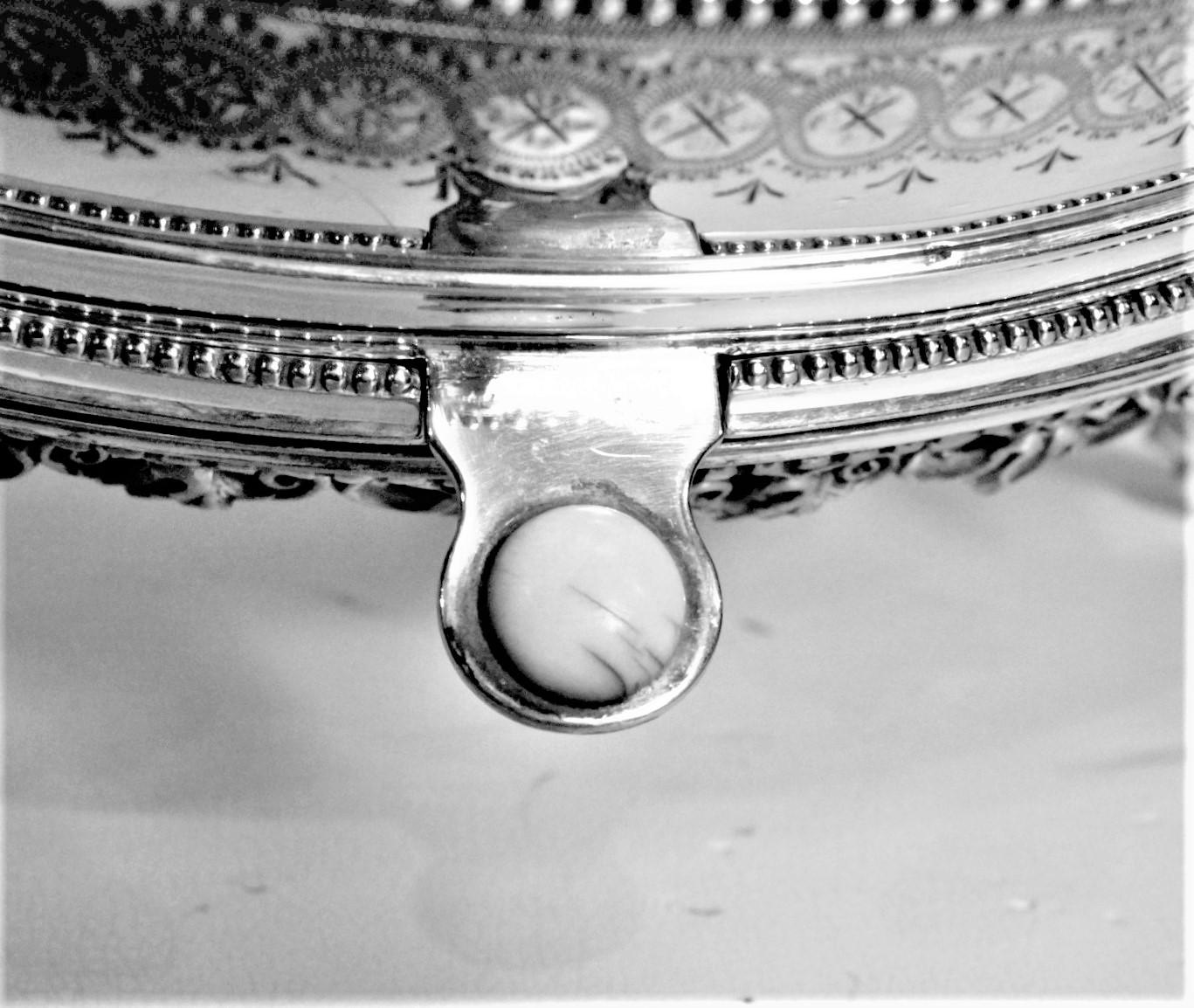 Dome de petit déjeuner anglais ancien en métal argenté tournant avec détails en forme de bélier figuratif en vente 8