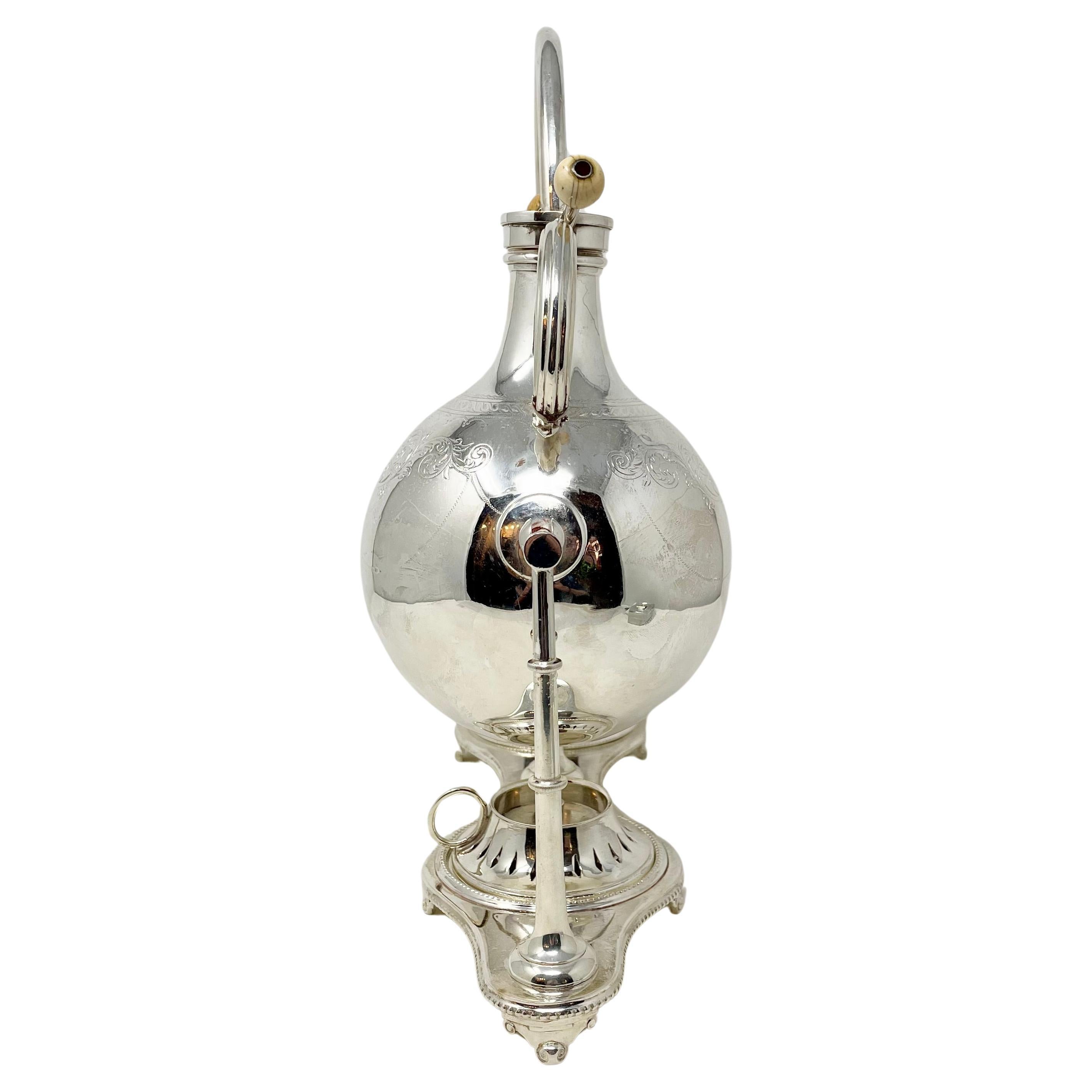 XIXe siècle Ancien fabricant de café siphon anglais en métal argenté, vers 1870. en vente