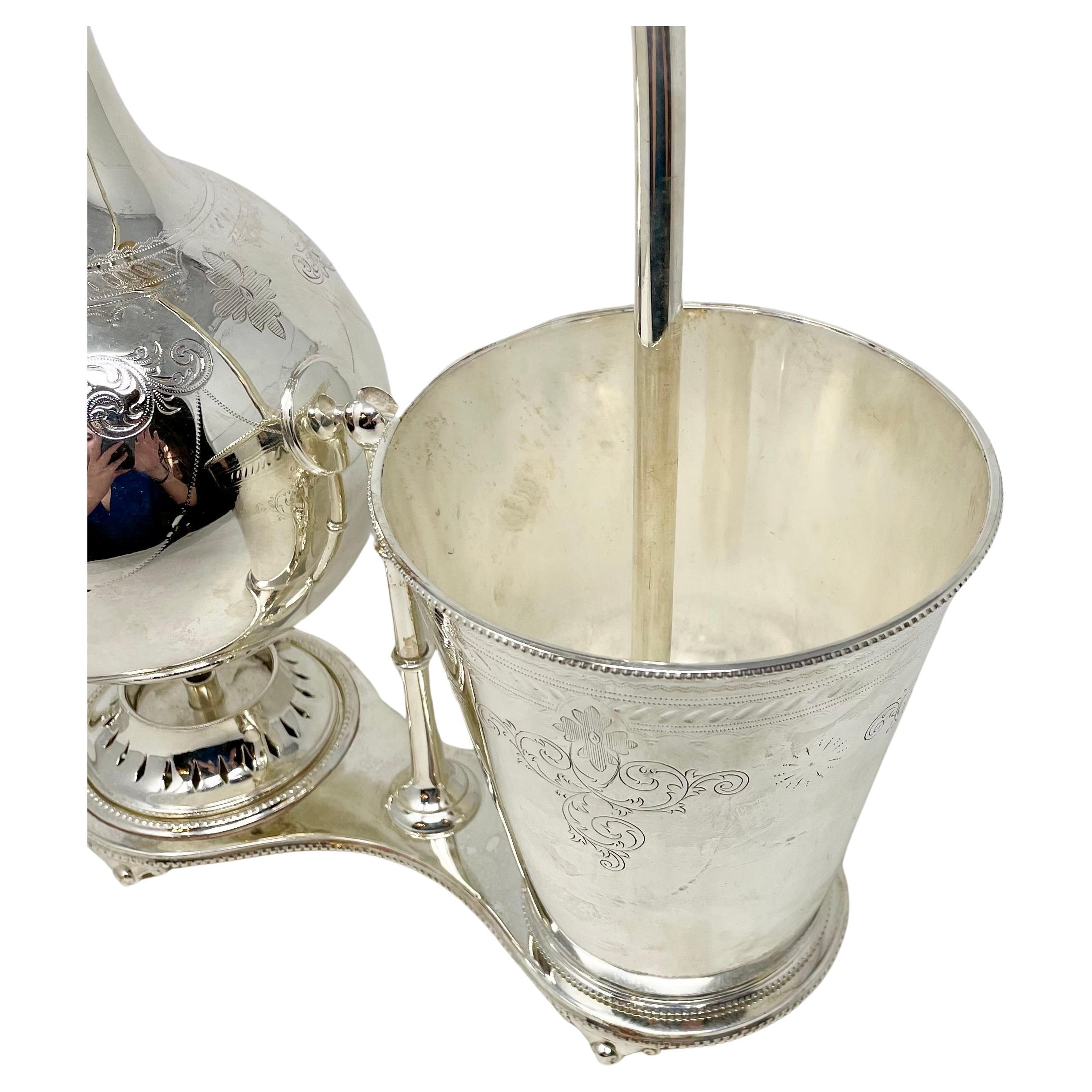 Plaqué argent Ancien fabricant de café siphon anglais en métal argenté, vers 1870. en vente