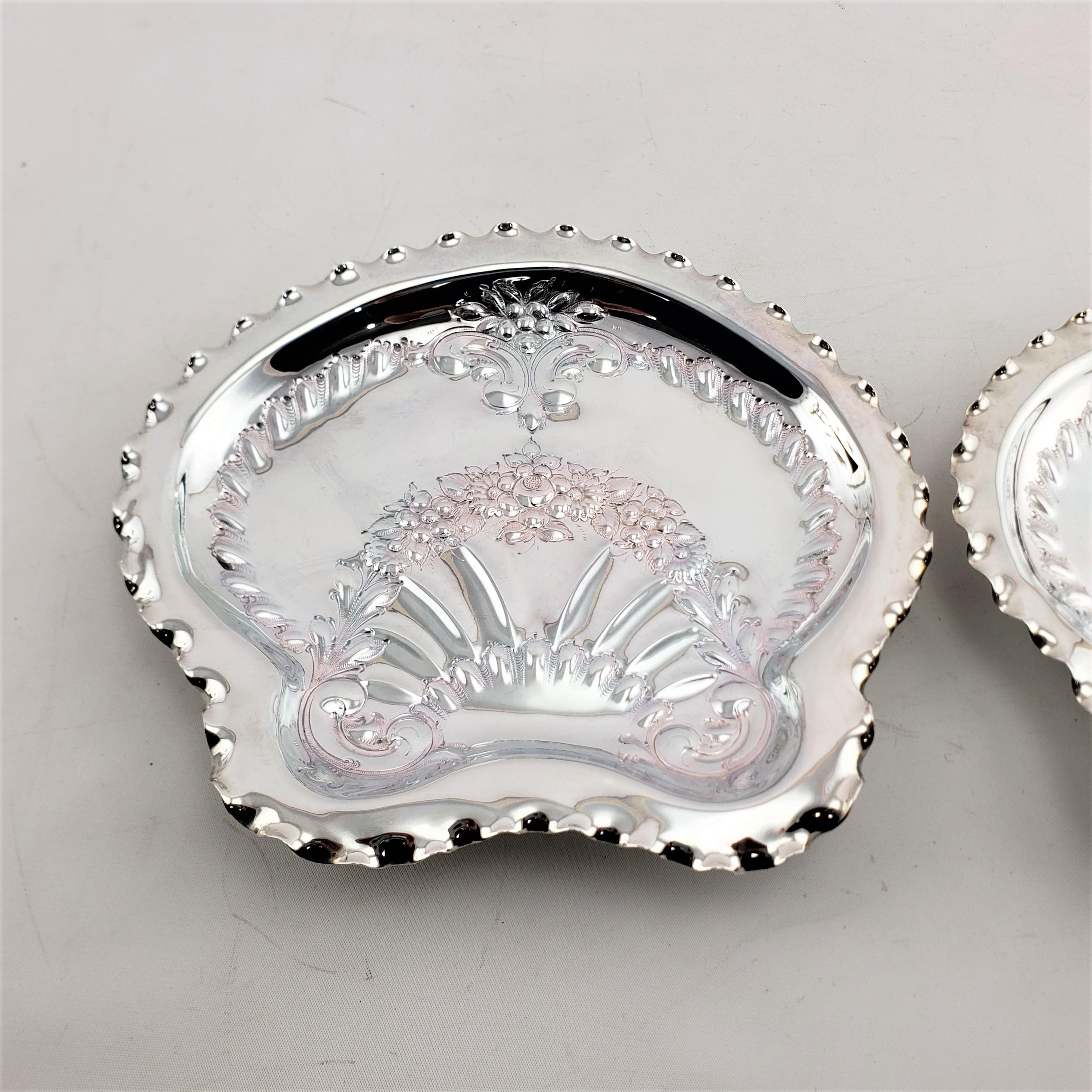 Ensemble ancien de service à fraises en métal argenté anglais avec plats figuratifs en coquillage en vente 2