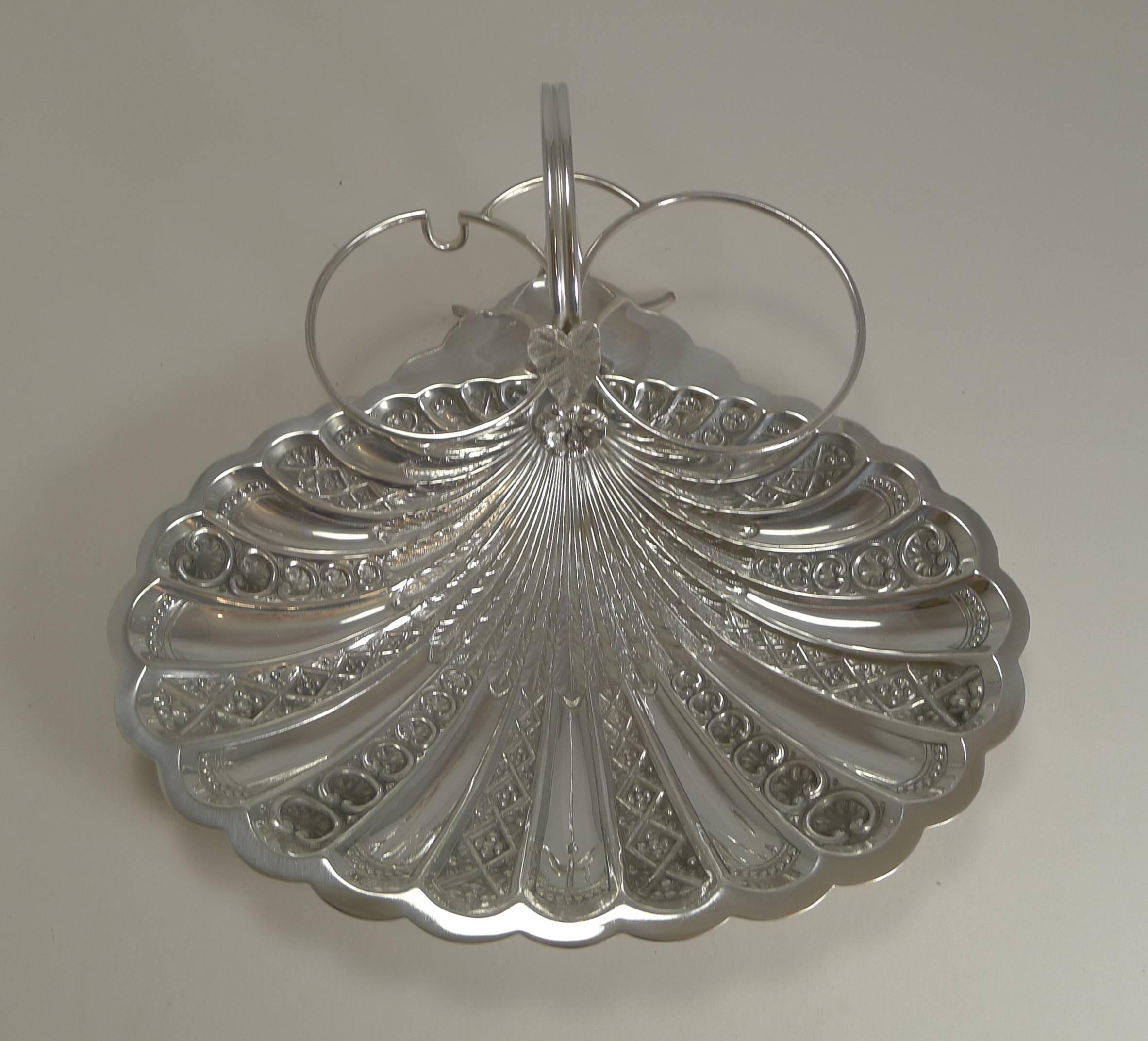 Antique English Silver Plated Strawberry Set by Roberts and Belk, circa 1900 In Excellent Condition For Sale In Bath, GB