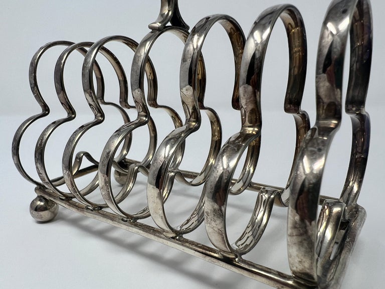 https://a.1stdibscdn.com/antique-english-silver-plated-toast-rack-c-1890-1900-for-sale-picture-5/f_28543/f_348065321686927587420/IMG_7909_master.jpeg?width=768