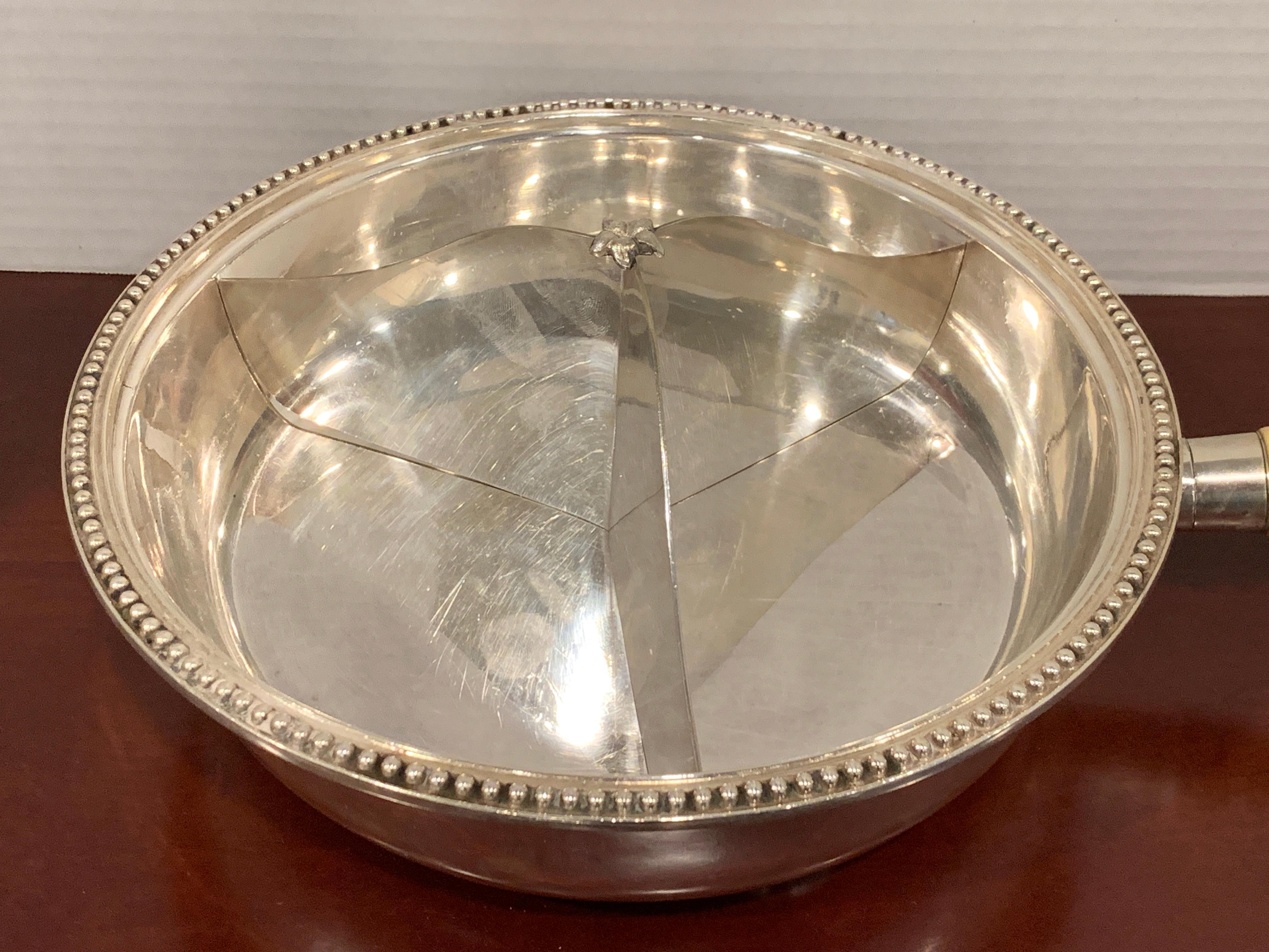 Plaqué argent Ancien plat à soupe anglais en métal argenté Warming de Henry Wilkinson & Co. en vente