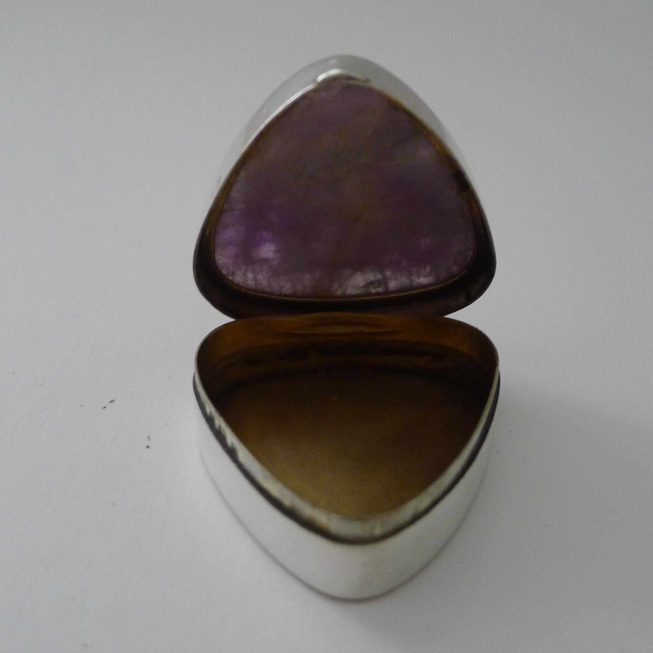 Britannico Antico portapillole inglese in argento / sterling e ametista - 1913 in vendita