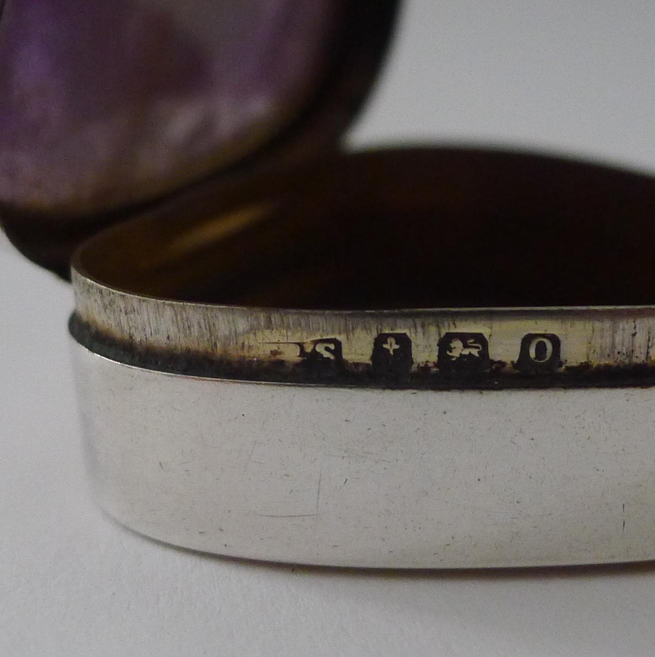 Inizio XX secolo Antico portapillole inglese in argento / sterling e ametista - 1913 in vendita