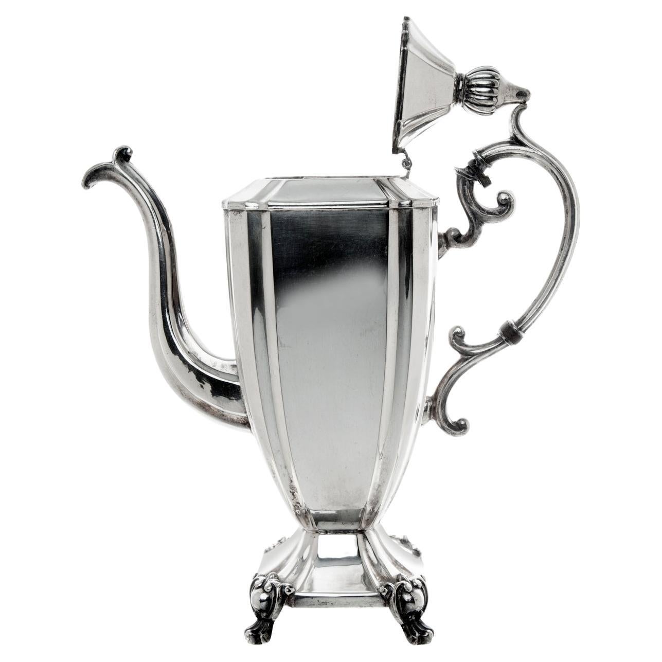 Antigua cafetera inglesa de plata en venta