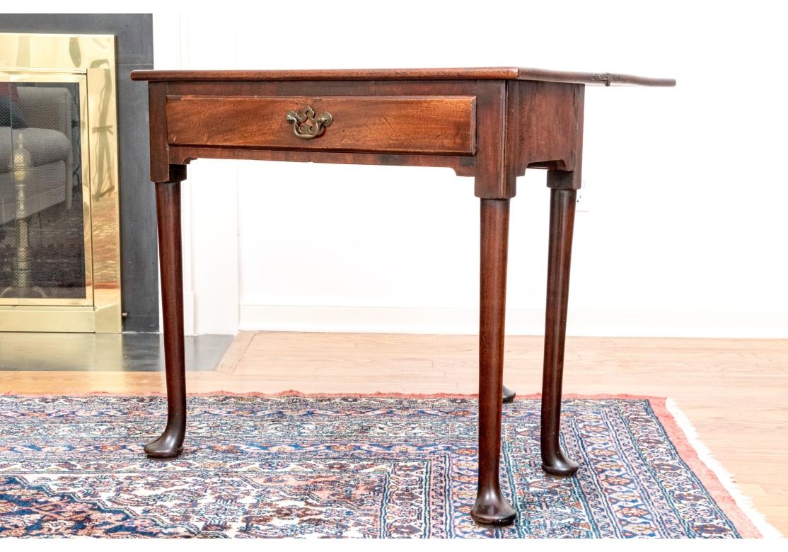 Ancienne table anglaise à pieds de porte à feuilles tombantes État moyen - En vente à Bridgeport, CT