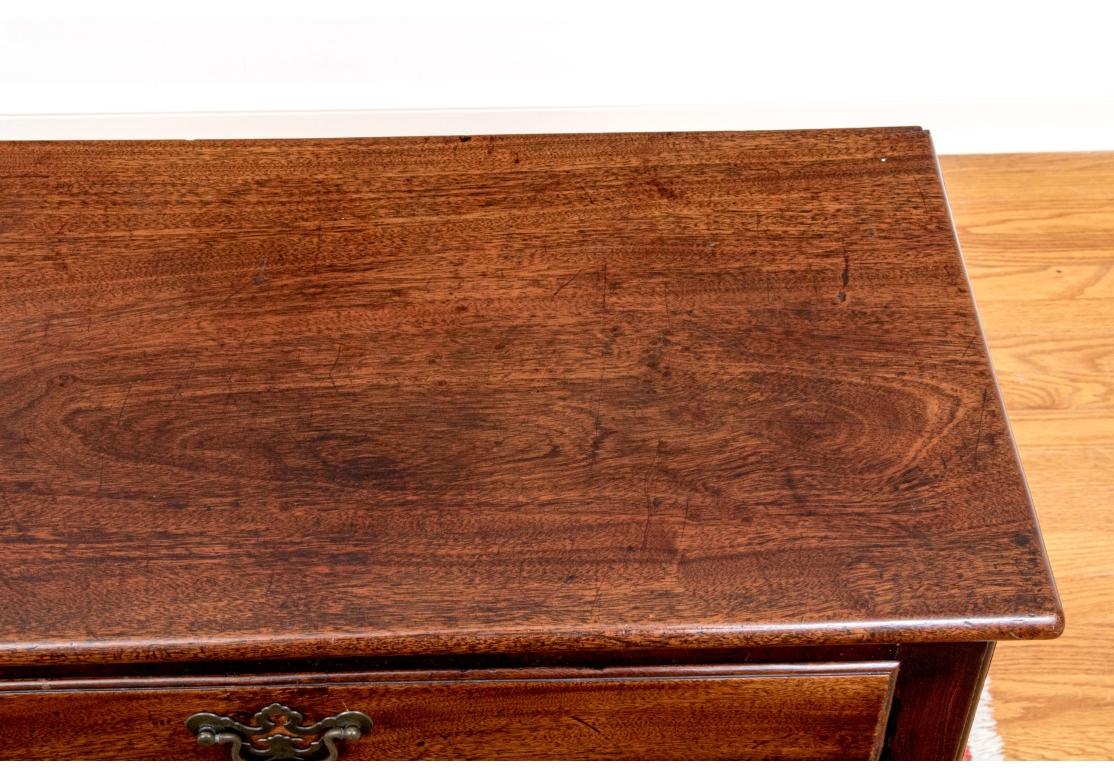 Acajou Ancienne table anglaise à pieds de porte à feuilles tombantes en vente
