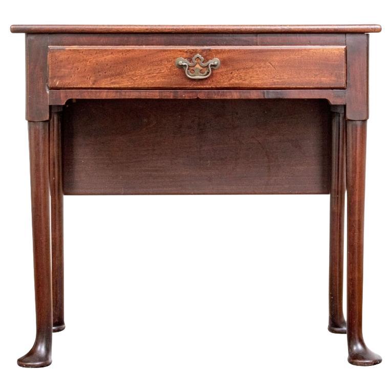 Mesa inglesa antigua de una hoja con pata de portón