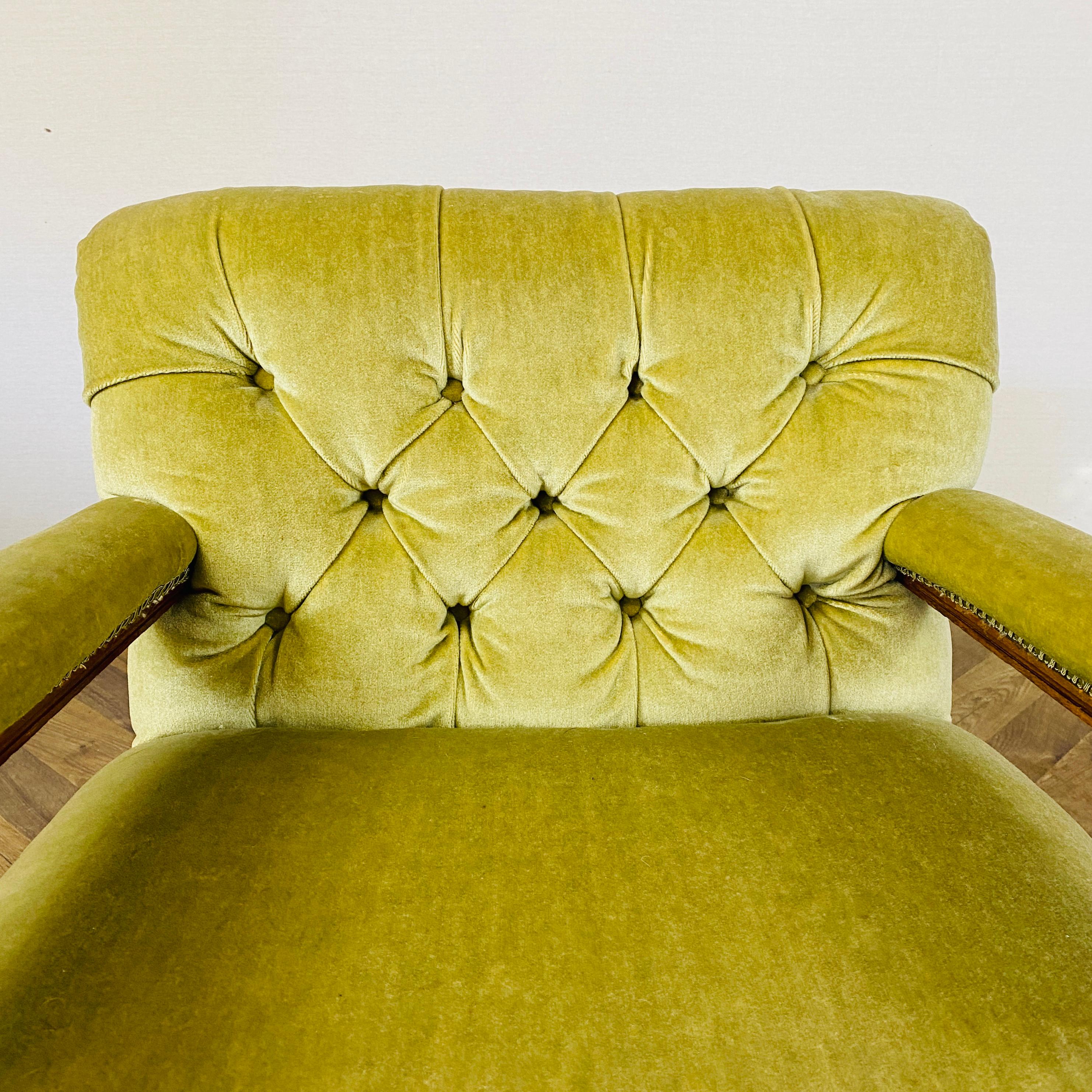 Victorian Antique English Small Button-Back Open Armchair on Brass Castors, 1890s