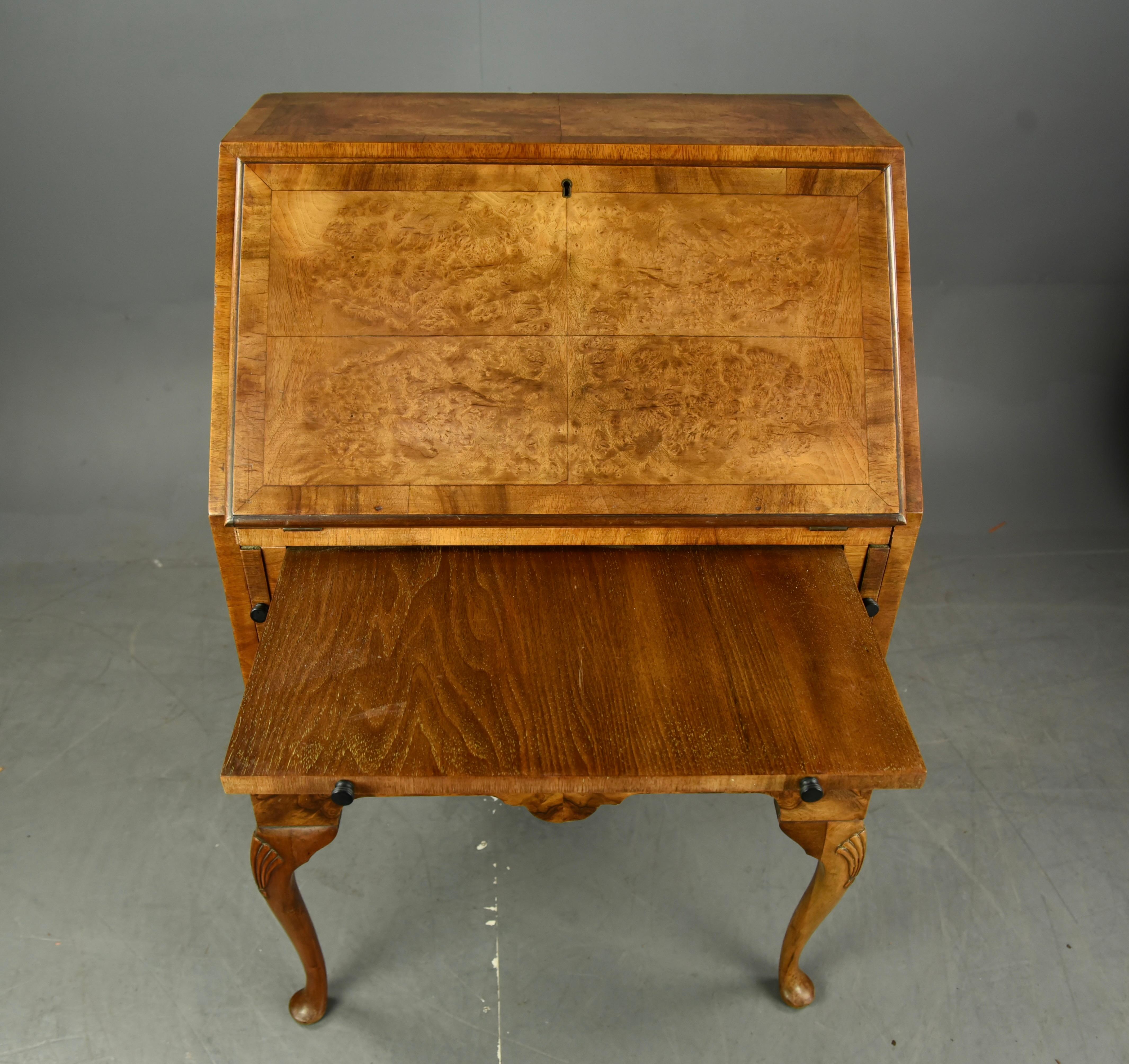 Antique English Small Queen Anne Style Burr Walnut Bureau In Good Condition In Chelmsford, GB