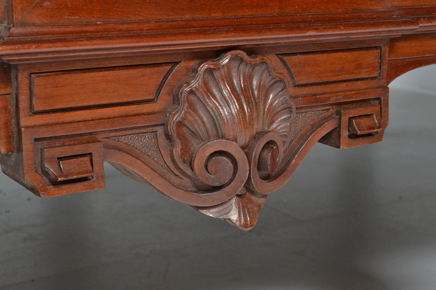 Britannique Ancienne table de snooker ou billard anglaise en acajou sculpté décoratif en vente