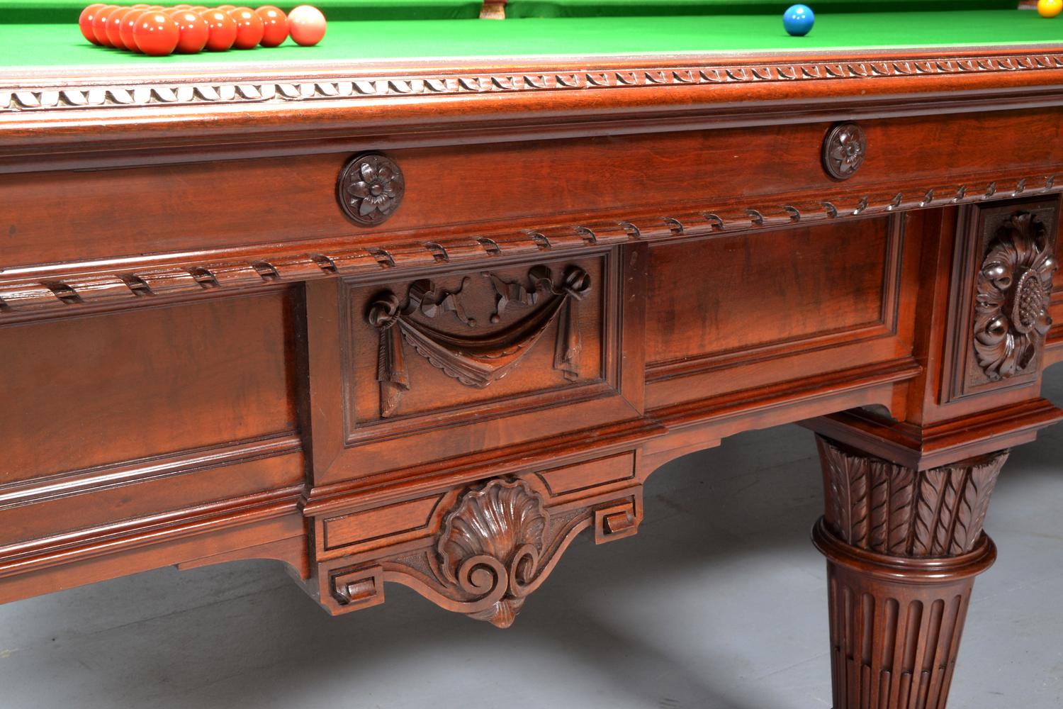 Ancienne table de snooker ou billard anglaise en acajou sculpté décoratif Bon état - En vente à Radstock, GB