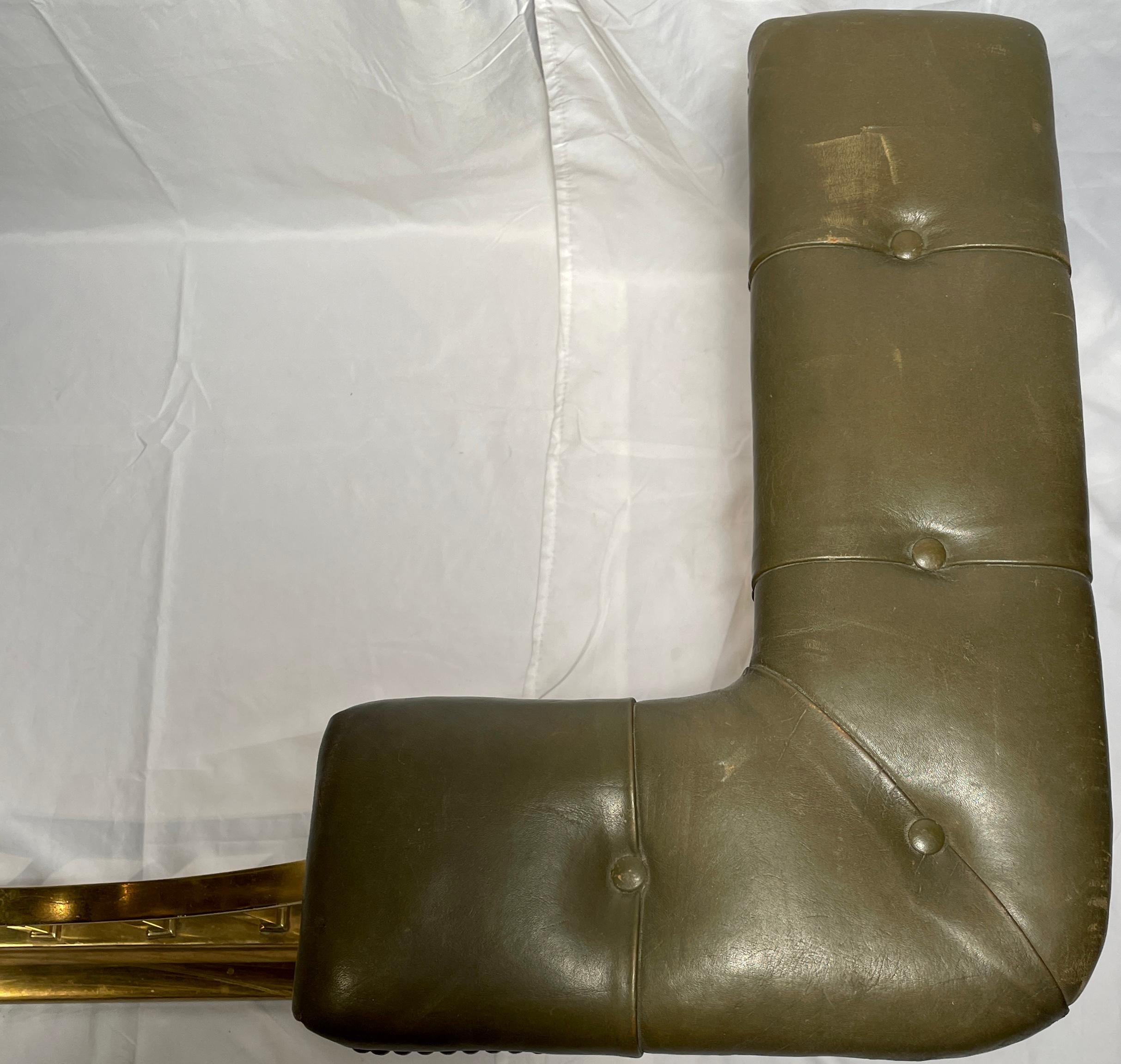Antique English Solid Brass Fire Fender with Leather Club Seats, Circa 1890. In Good Condition In New Orleans, LA