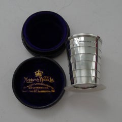 Antiguo vaso plegable inglés de plata maciza / de ley en estuche