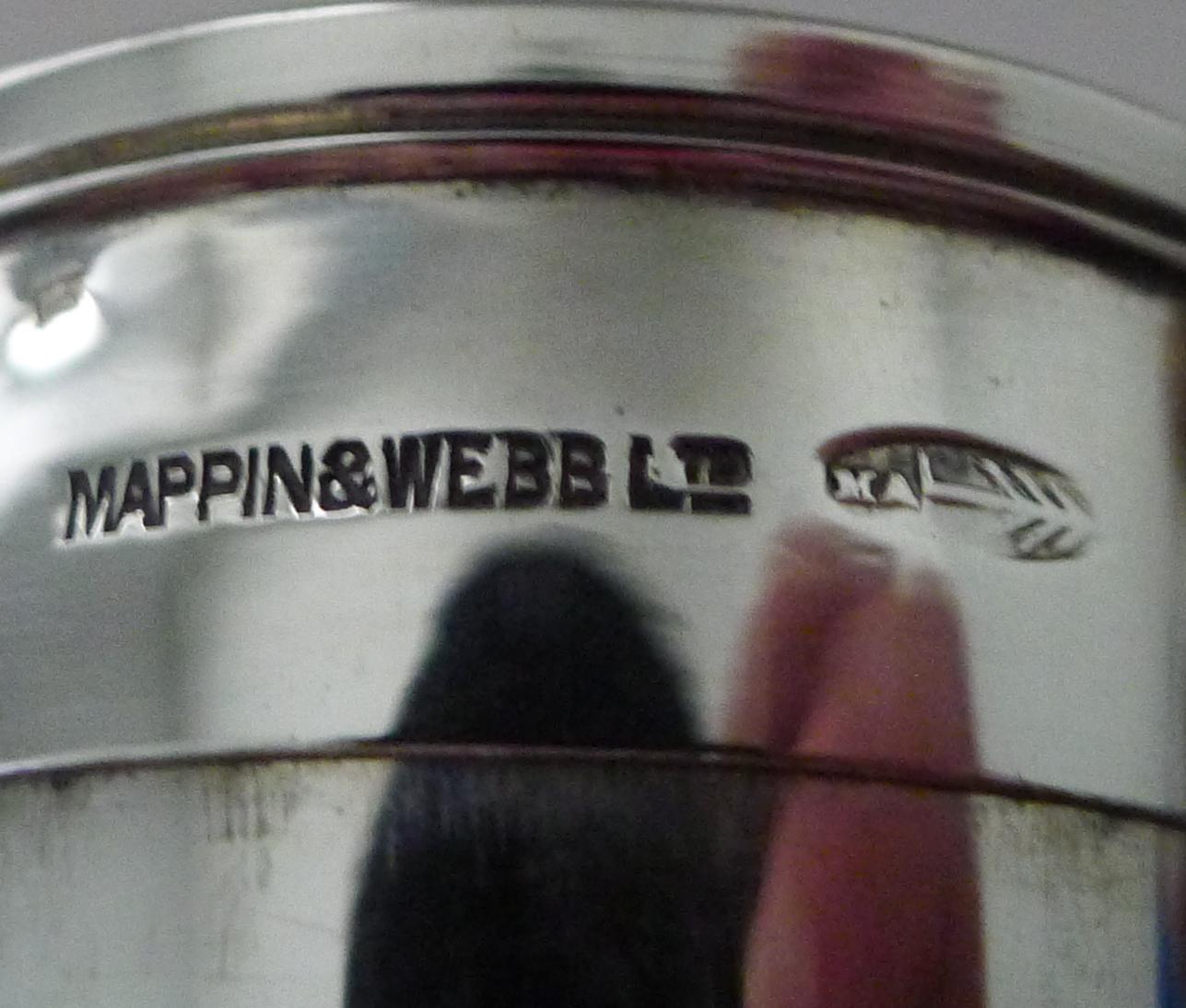 Antiguo vaso plegable inglés de plata maciza / de ley en estuche Plata esterlina en venta