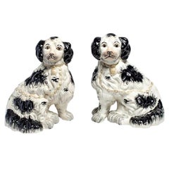 Antiker englischer Spaniel Staffordshire Hunde