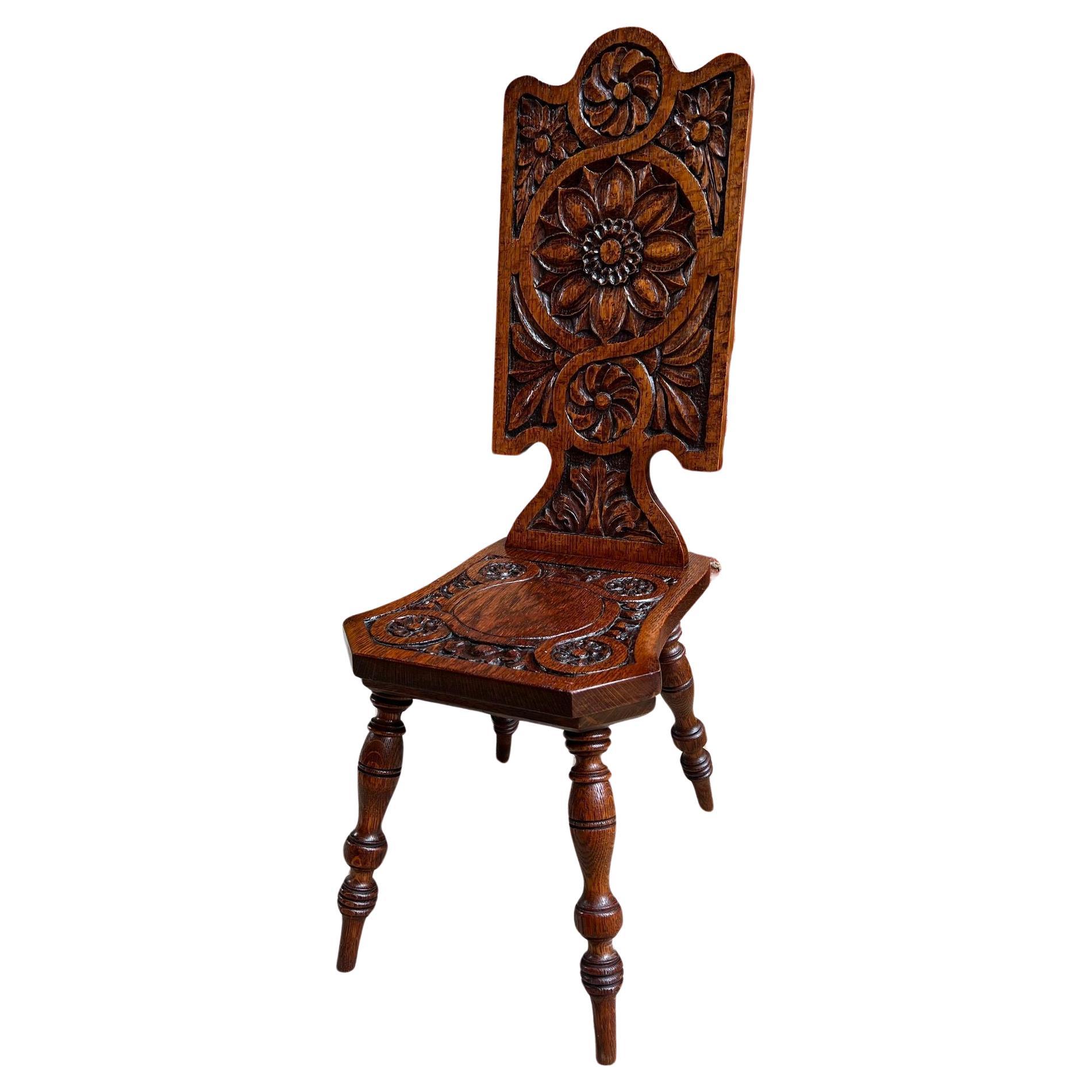 Antique English Spinning Wheel Chair Chaise d'âtre en chêne sculpté pour cheminée d'entrée en vente