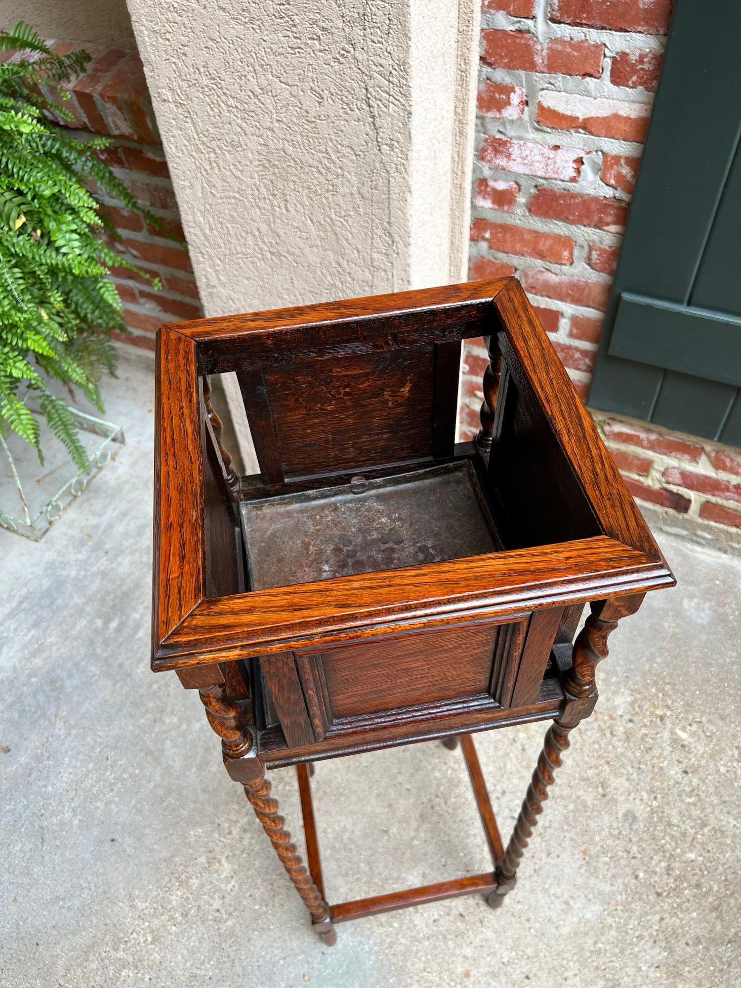 Antique English Square Plant Stand Barley Twist Tiger Oak Jardiniere Display In Good Condition In Shreveport, LA