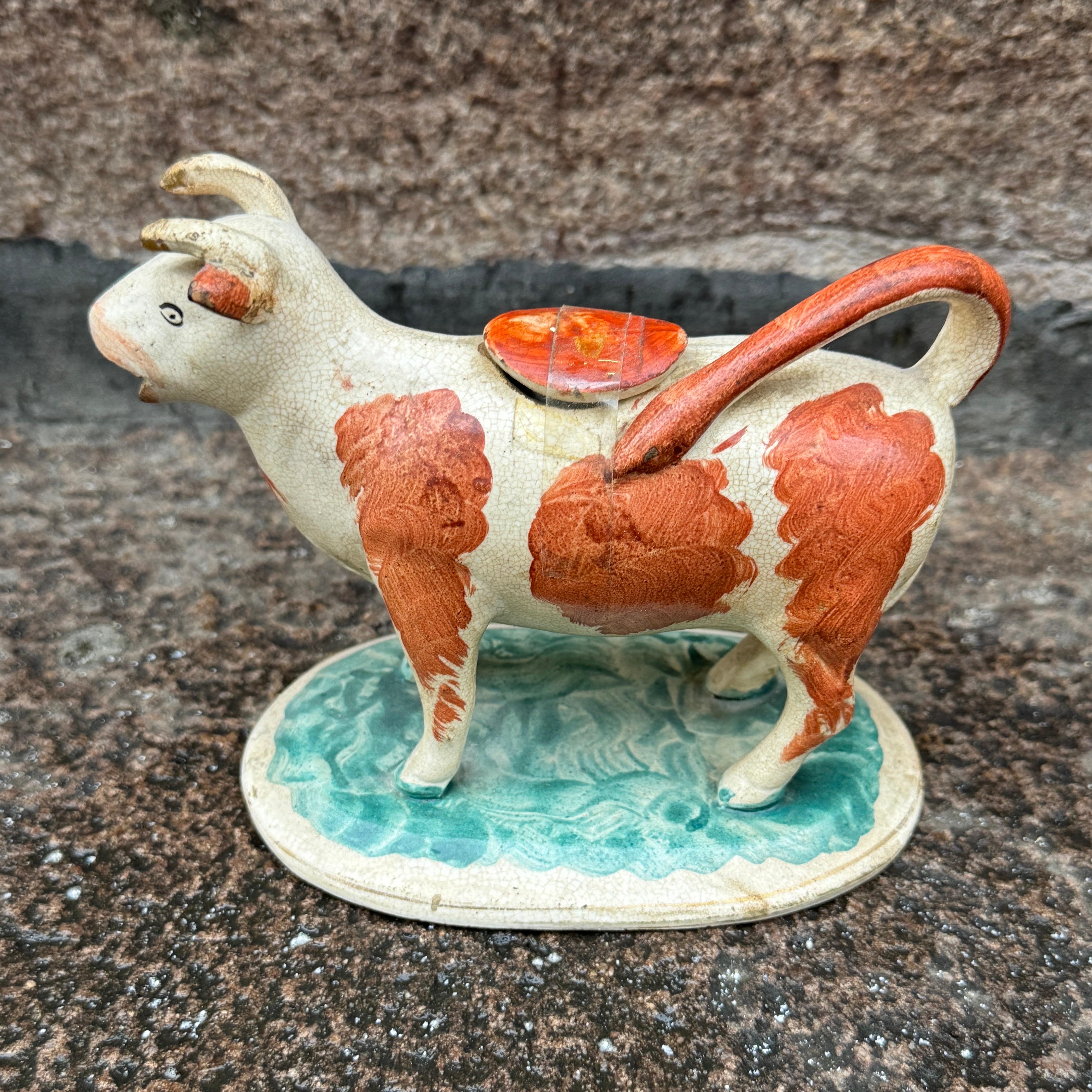 Cremera inglesa antigua de vaca y toro de Staffordshire, hacia 1840 Arte popular en venta