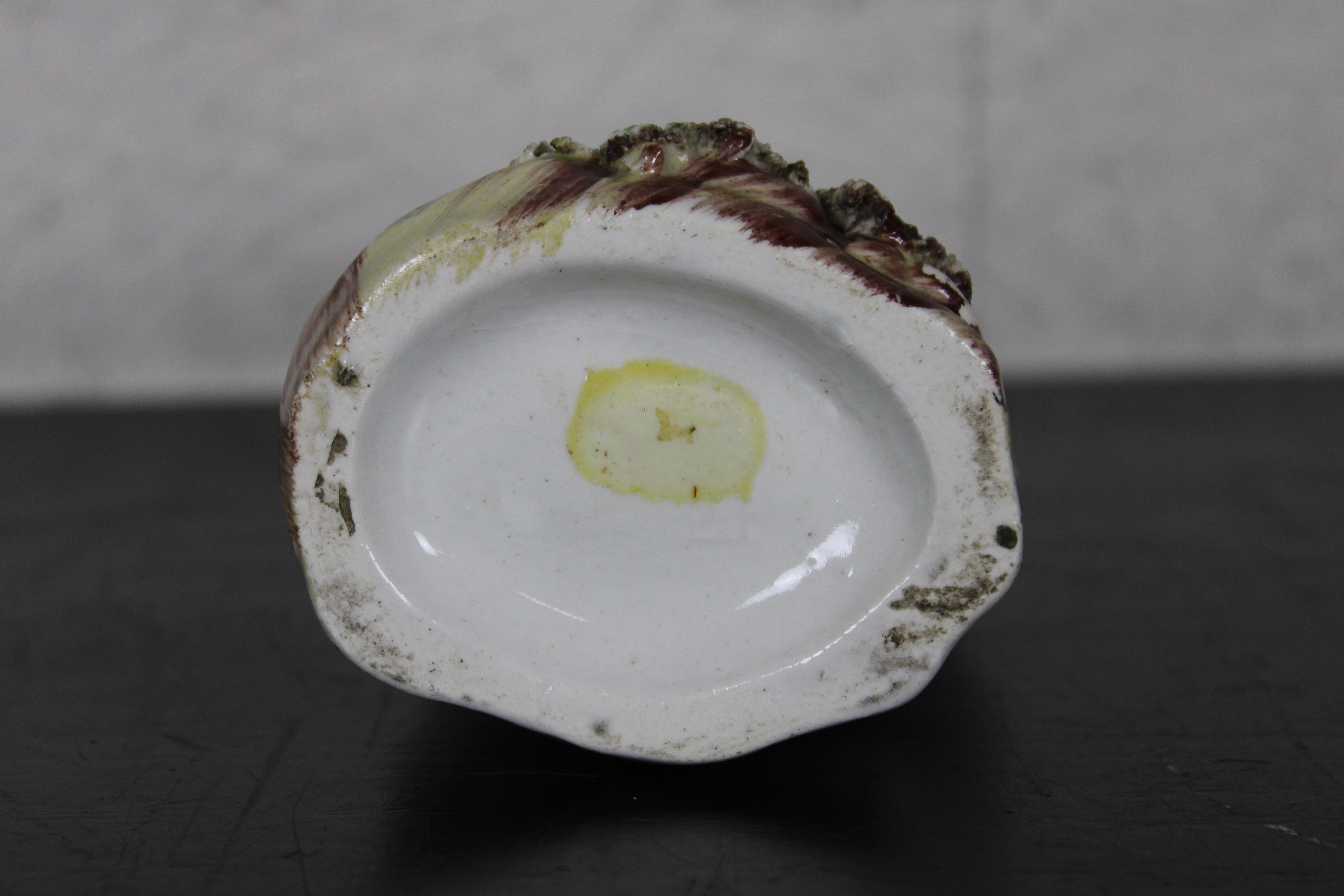 Antique Figurine anglaise en porcelaine du Staffordshire Fille assise sur un oiseau en cascade en vente 2