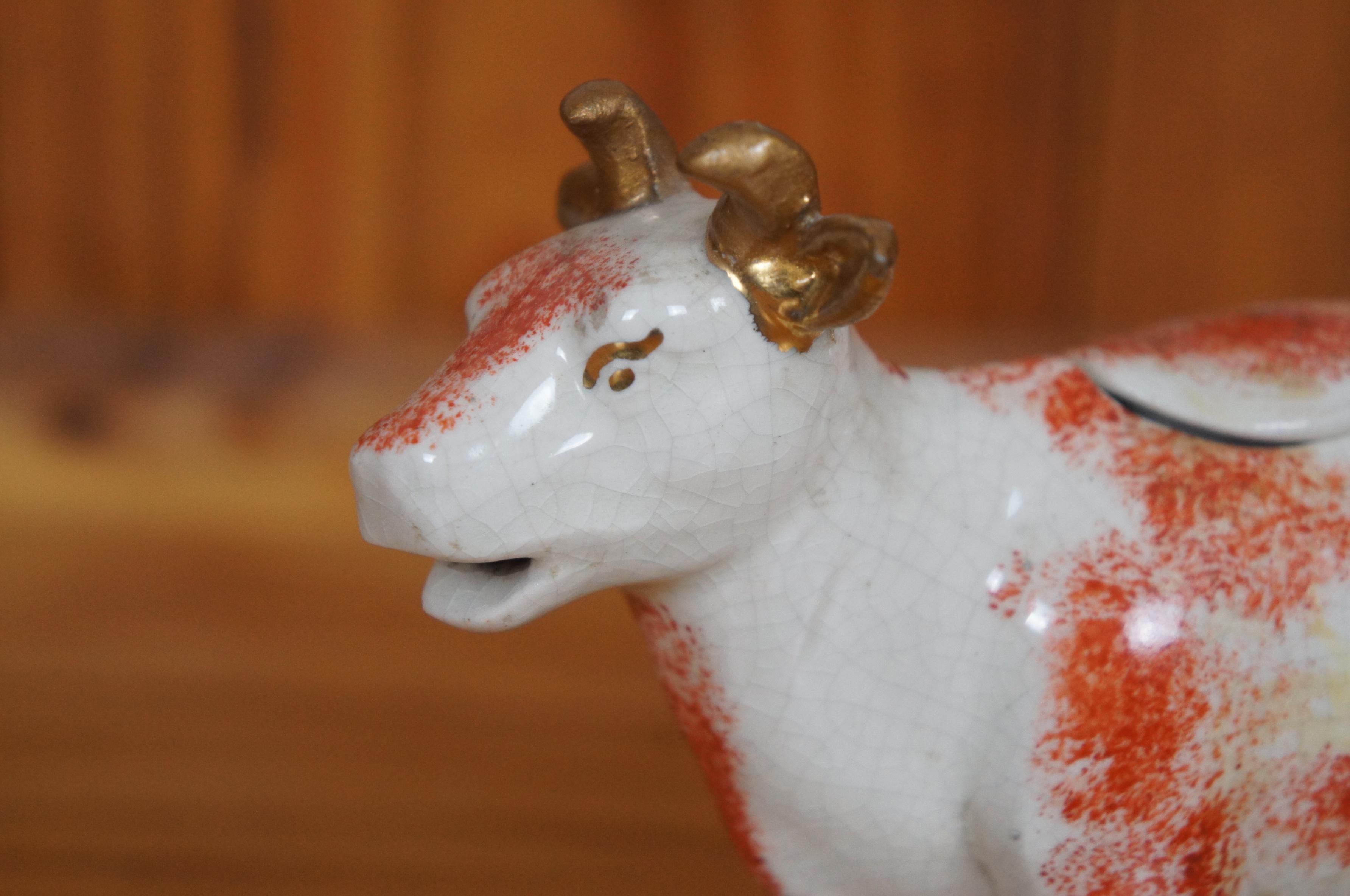 Antiker englischer Staffordshire-Porzellan-Würfelkrug mit roter und weißer Kuh und Stier, 7