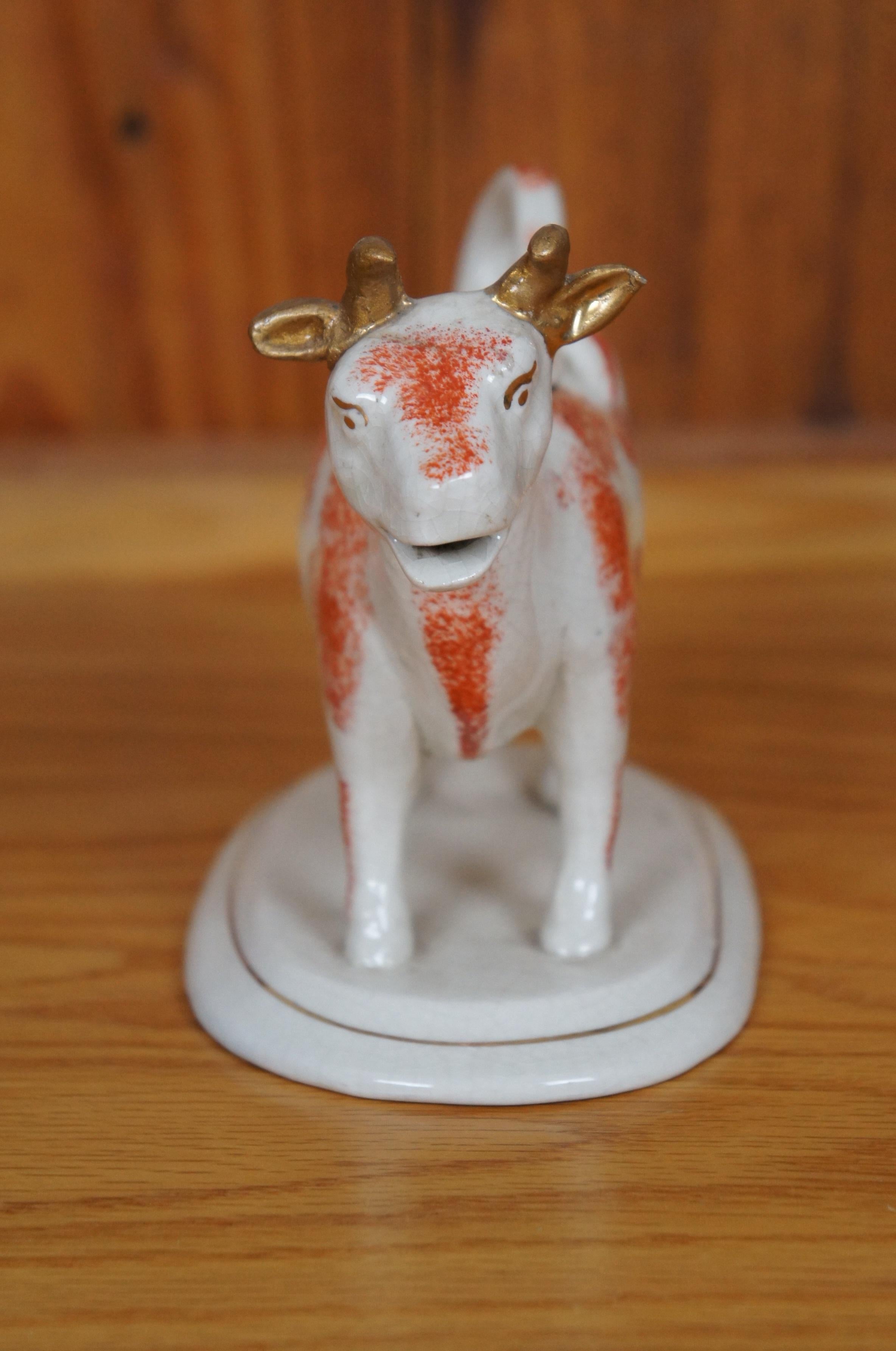Antiker englischer Staffordshire-Porzellan-Würfelkrug mit roter und weißer Kuh und Stier, 7