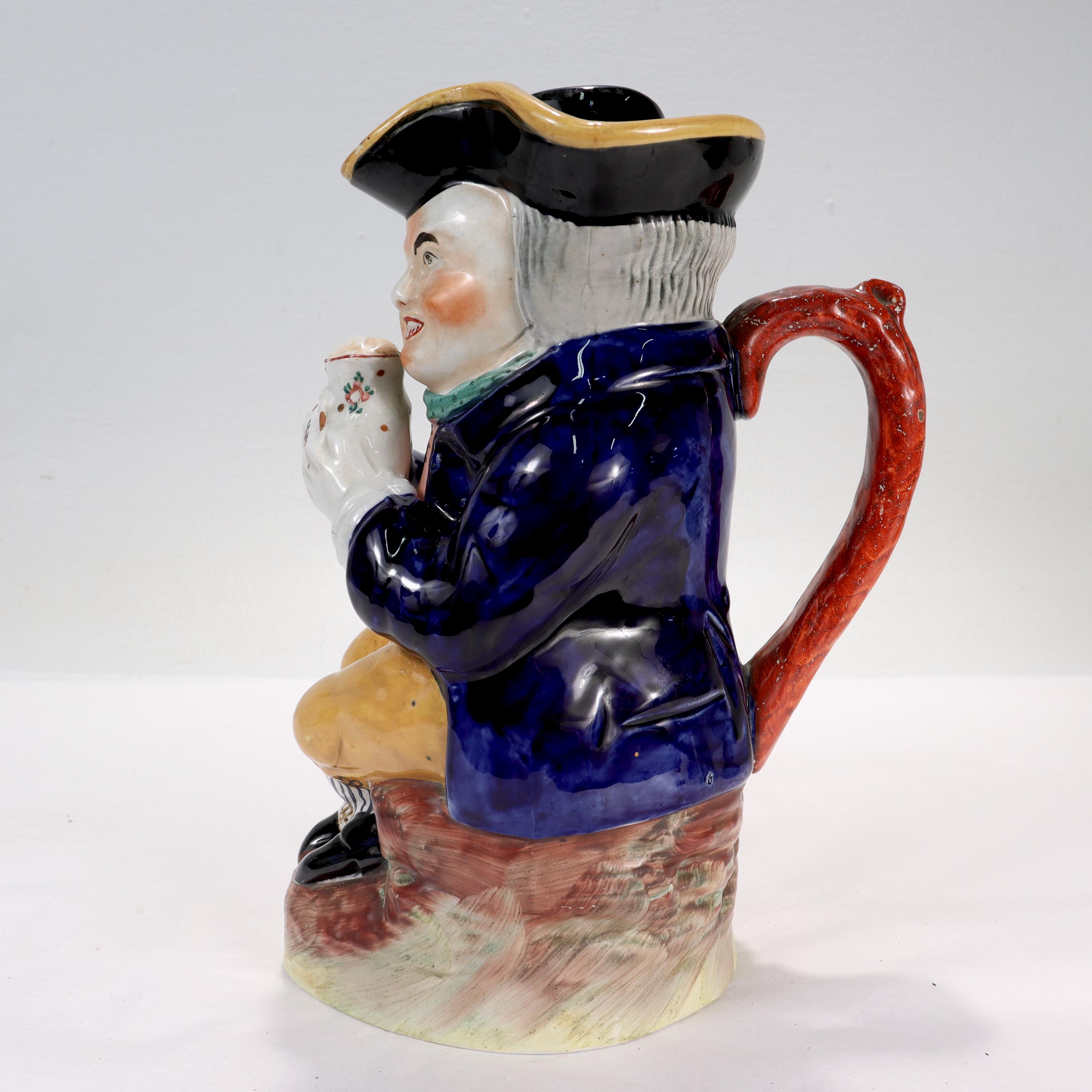 Antigua jarra de cerámica inglesa Staffordshire Toby con tapa de sombrero tricornio Pintado en venta
