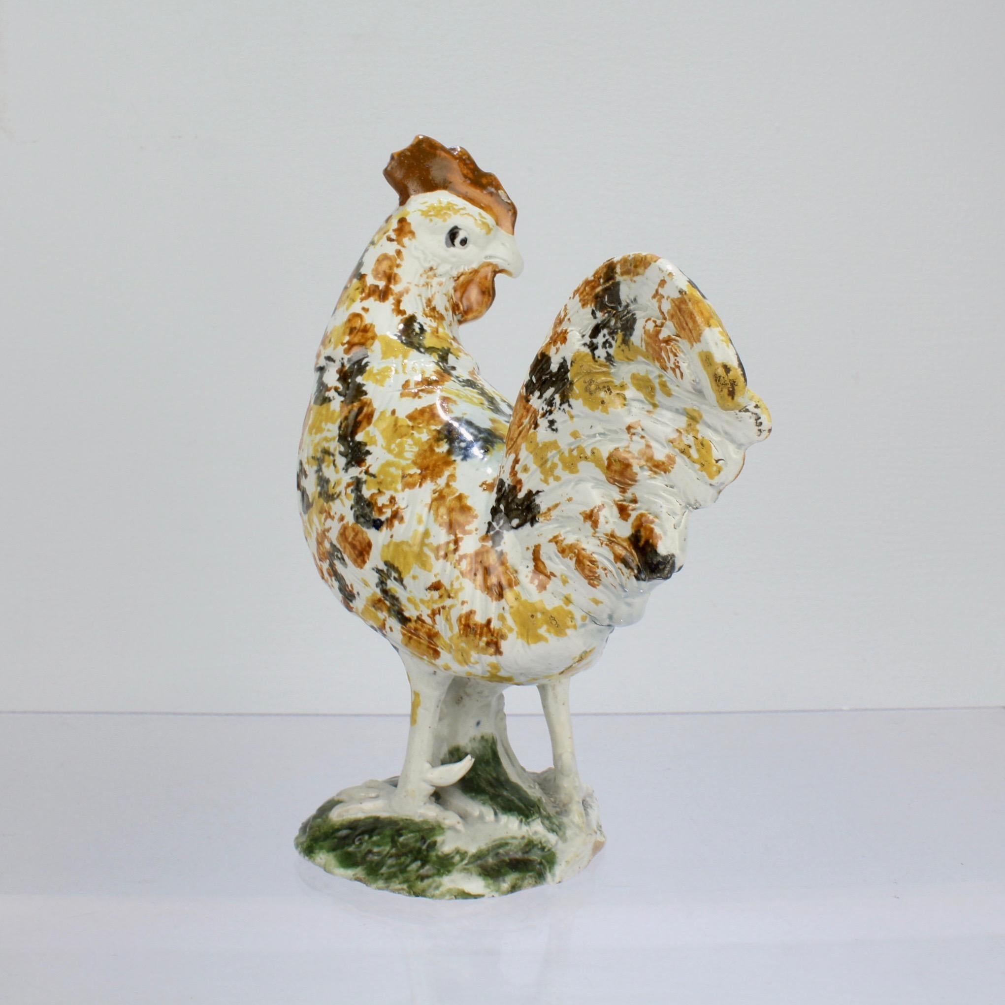 Figurilla antigua de cerámica inglesa Staffordshire Prattware Gallo o Cockrel De campo en venta