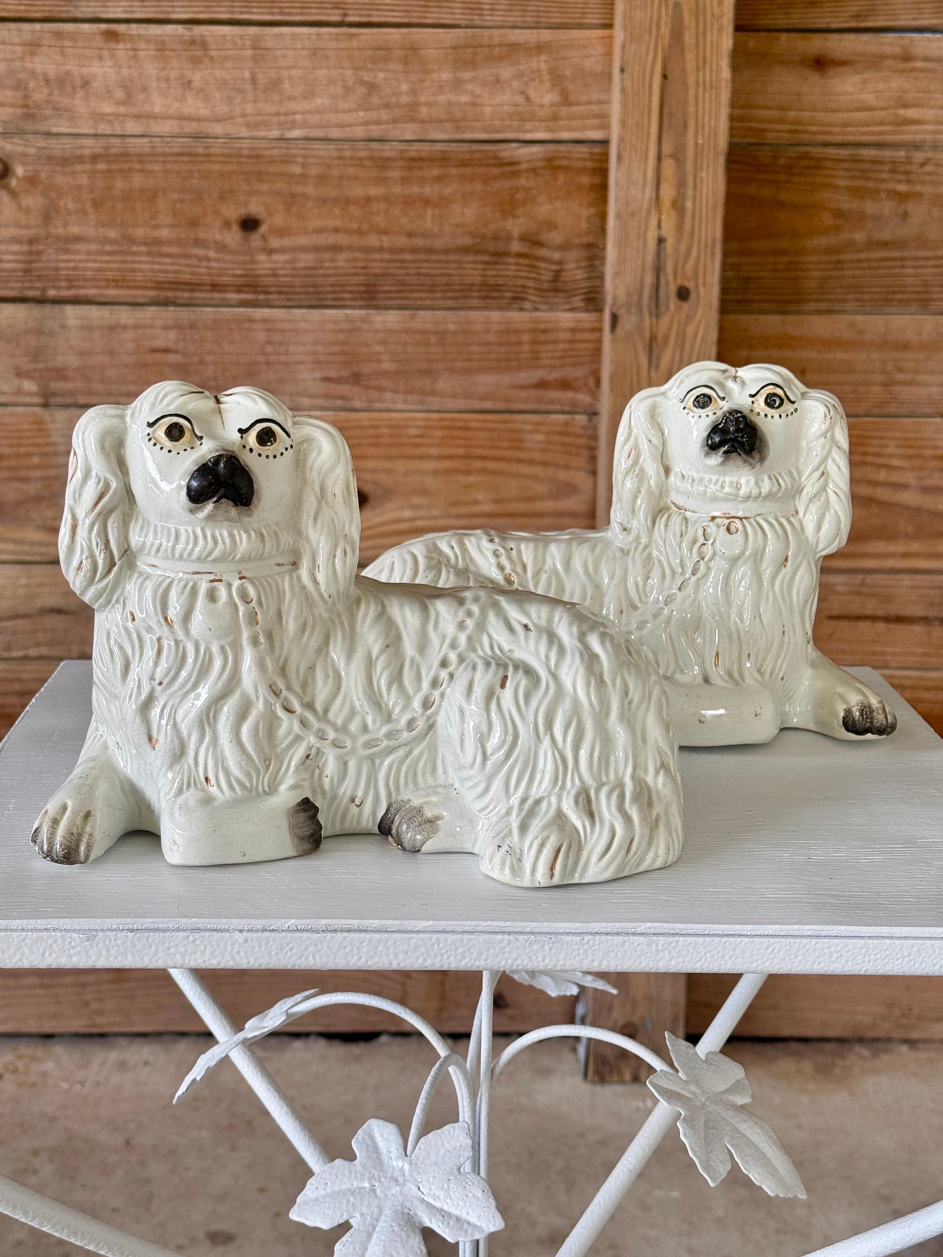 Antico cane Spaniel reclinabile in stile Staffordshire inglese - coppia in vendita 3