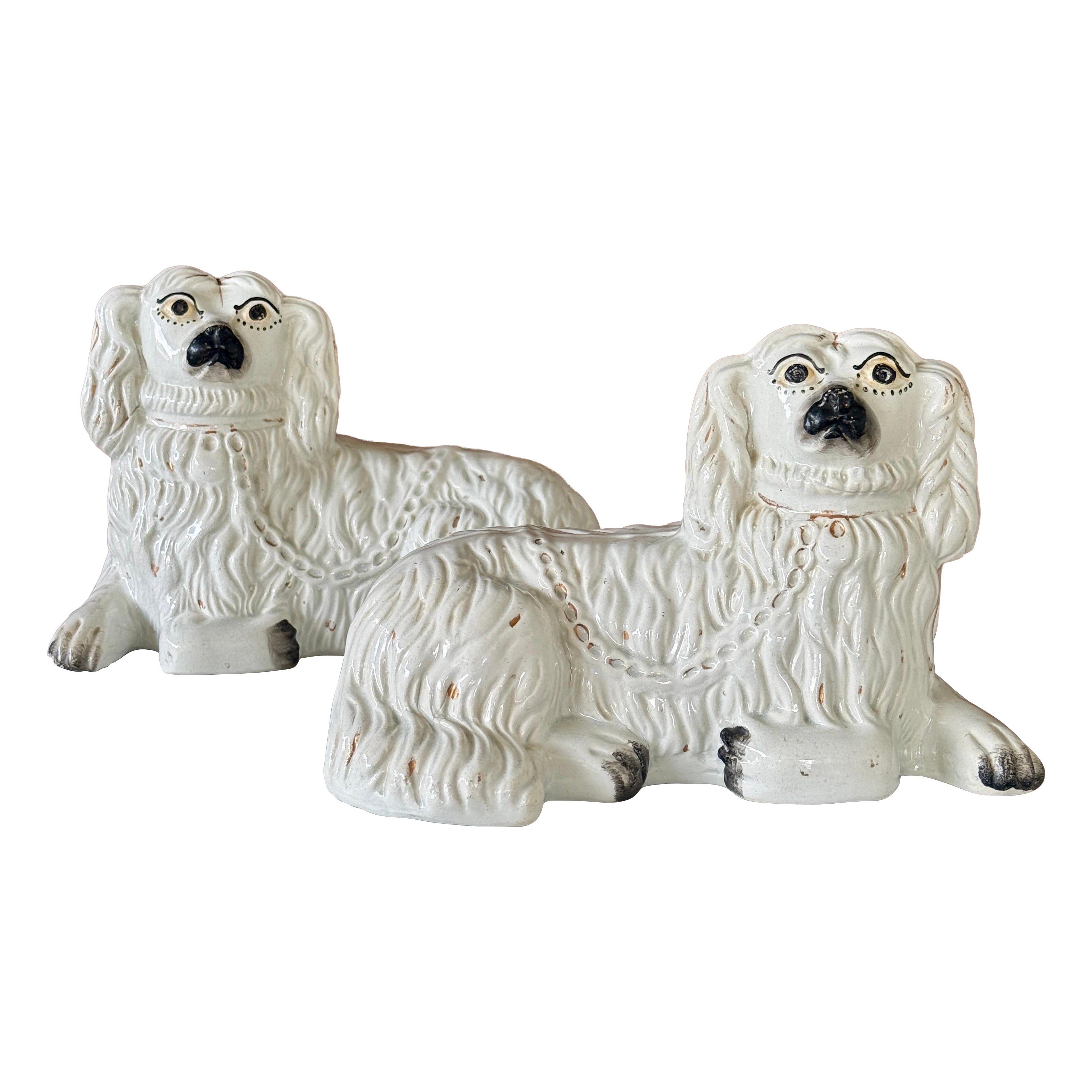 Antico cane Spaniel reclinabile in stile Staffordshire inglese - coppia in vendita