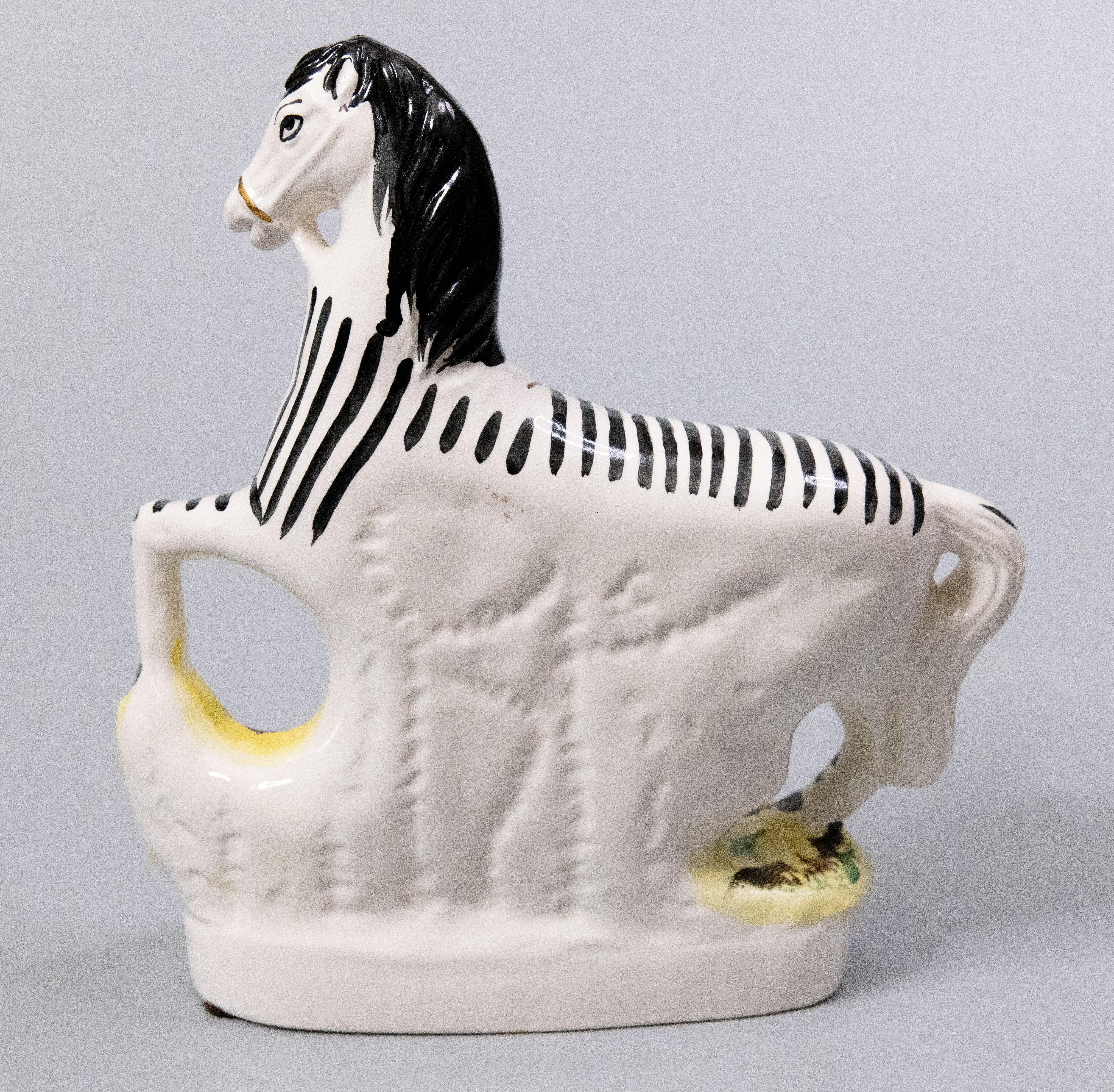 Antike englische Staffordshire-Zebrafigur aus Zebra (Handbemalt) im Angebot