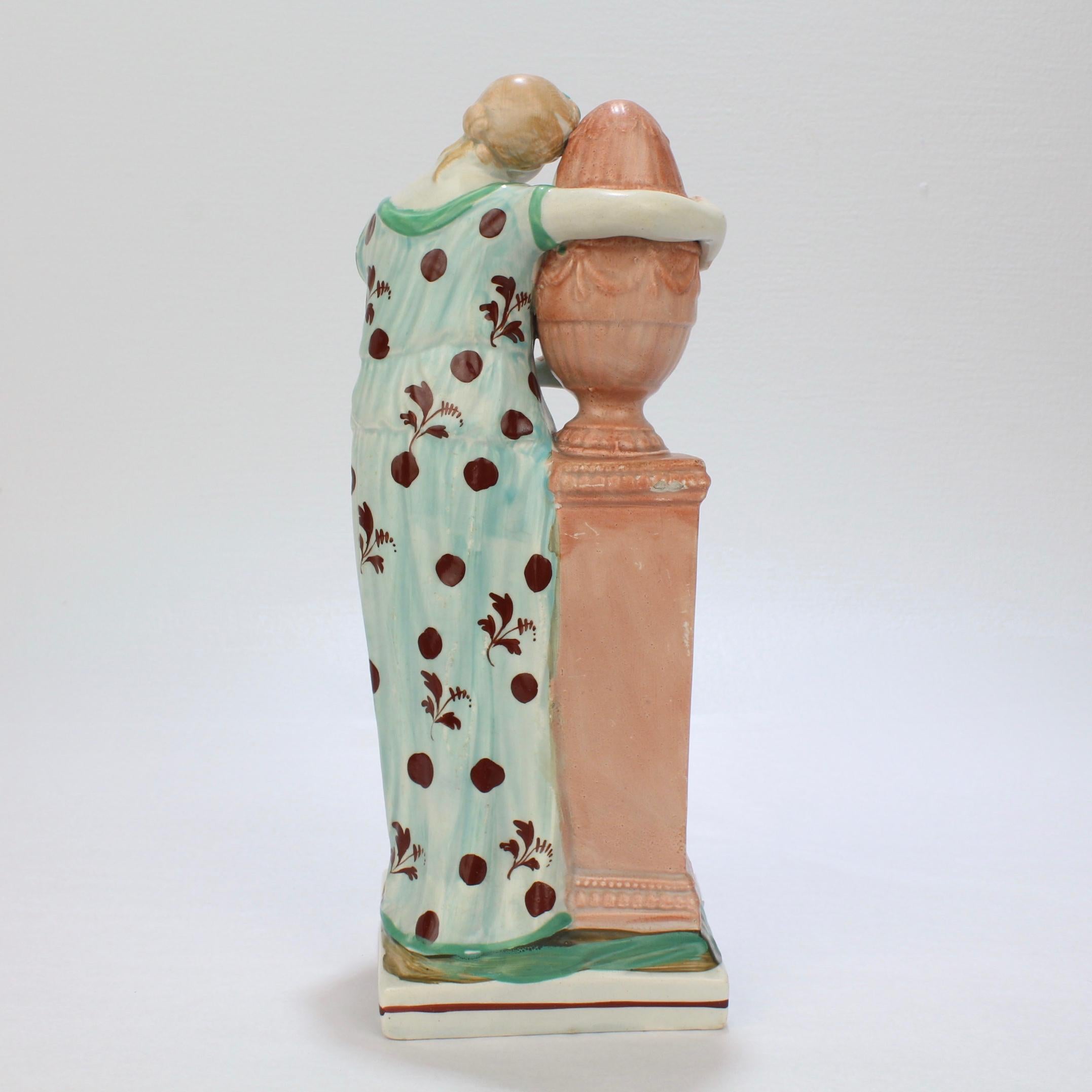 XIXe siècle Ancienne figurine anglaise en céramique perlée du Stafforshire représentant Andromache et l'urne de Hector en vente