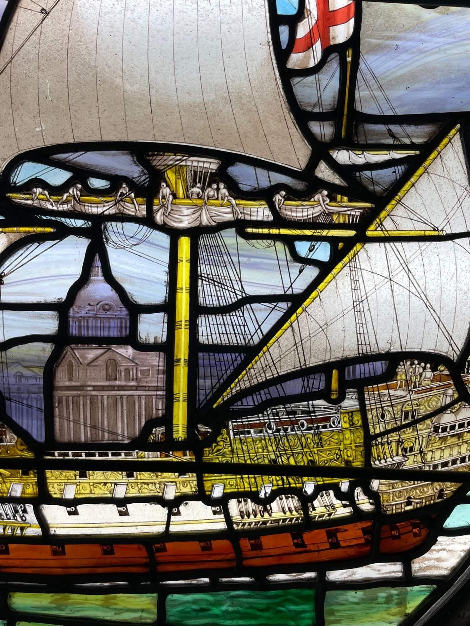 Antikes englisches Buntglasfenster mit der Darstellung eines Schiffes 3
