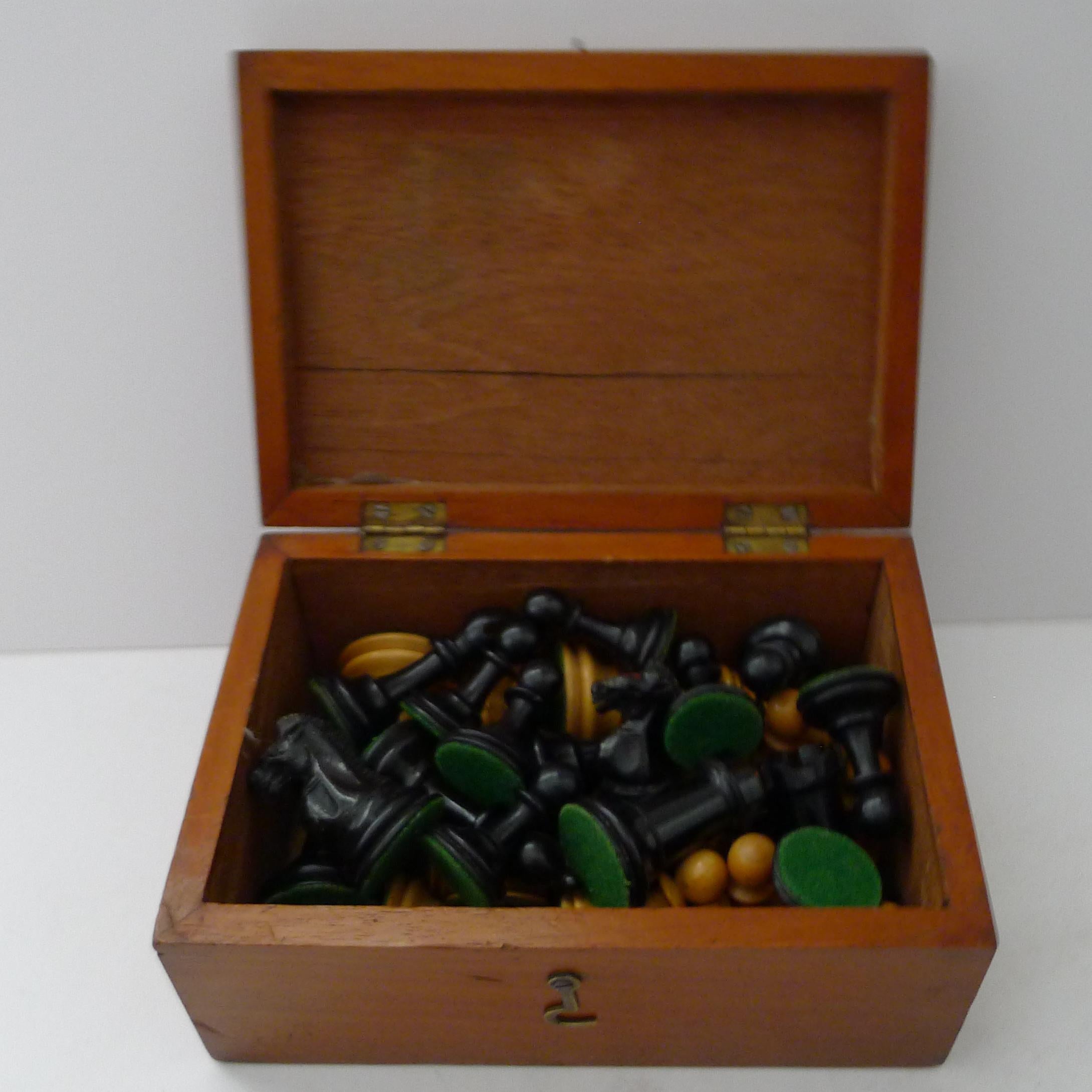 Antique English Staunton Chess Set With Red Crown Marks c.1900 For Sale 3