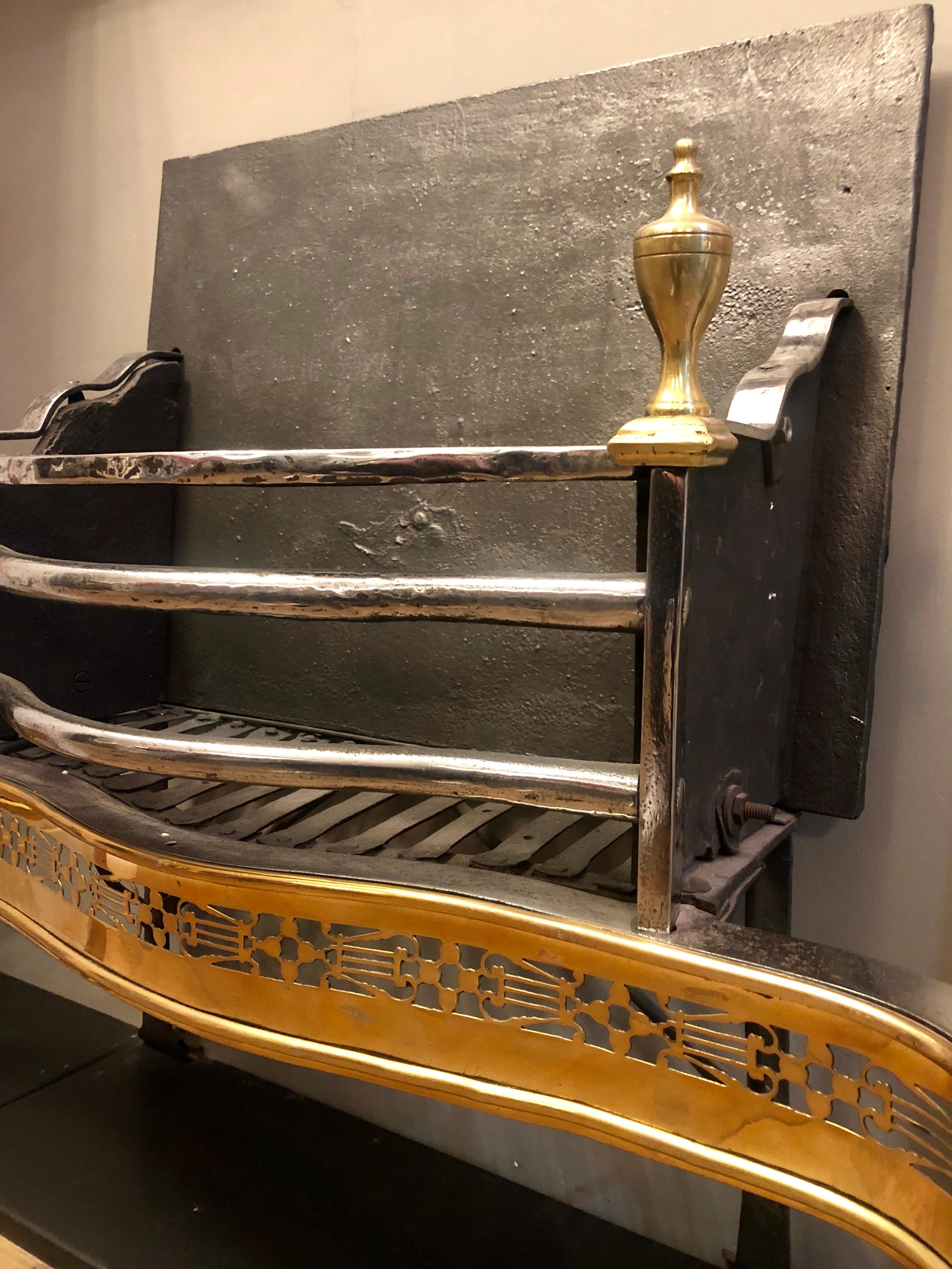 Antiker englischer Stahl, Messing und Rotguss  Feuerhund-Rost im Zustand „Gut“ im Angebot in London, GB