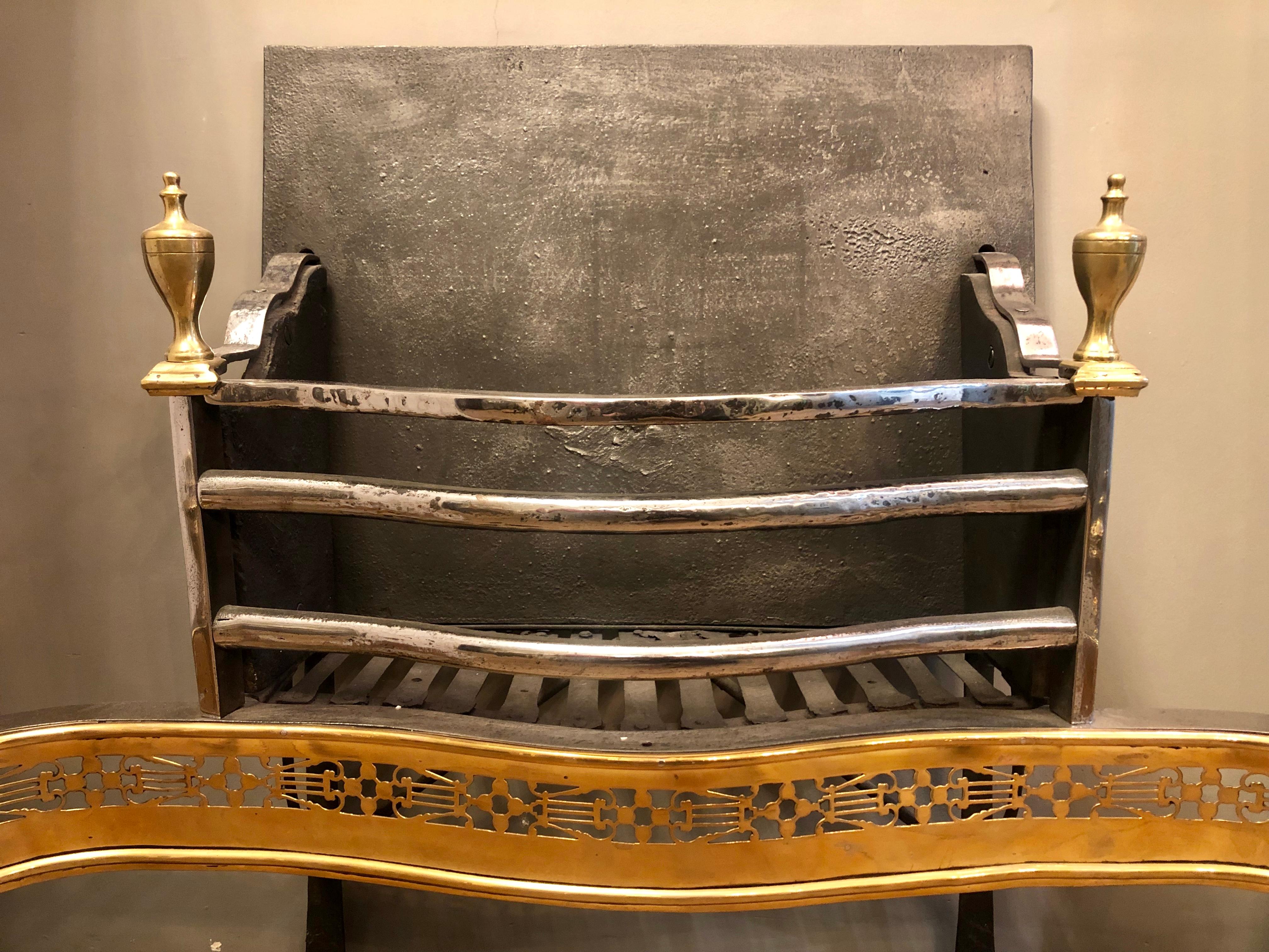 Antiker englischer Stahl, Messing und Rotguss  Feuerhund-Rost (19. Jahrhundert) im Angebot