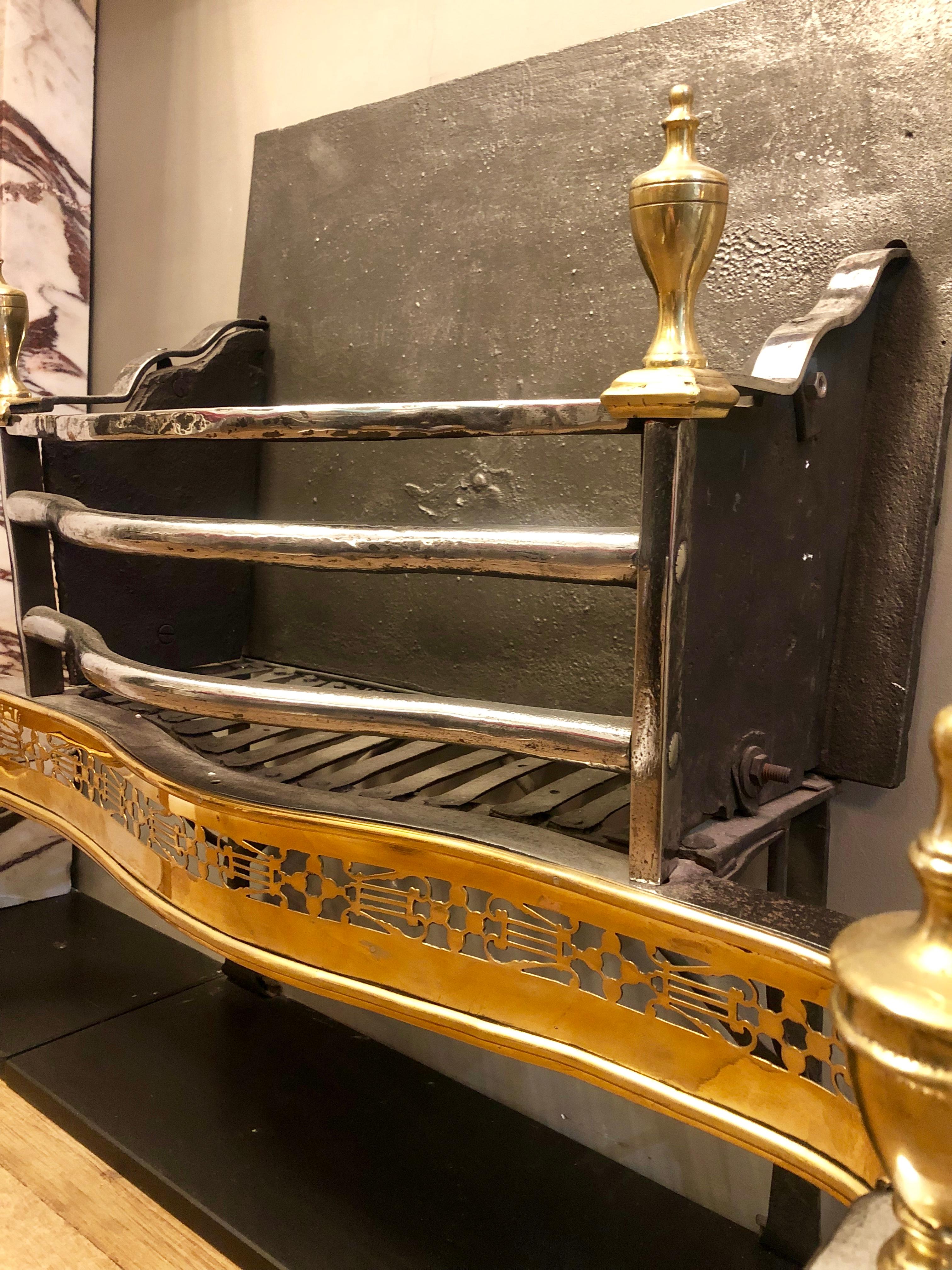 Antique English Steel, Brass and Gun Metal  Fire Dog Grate In Good Condition For Sale In London, GB