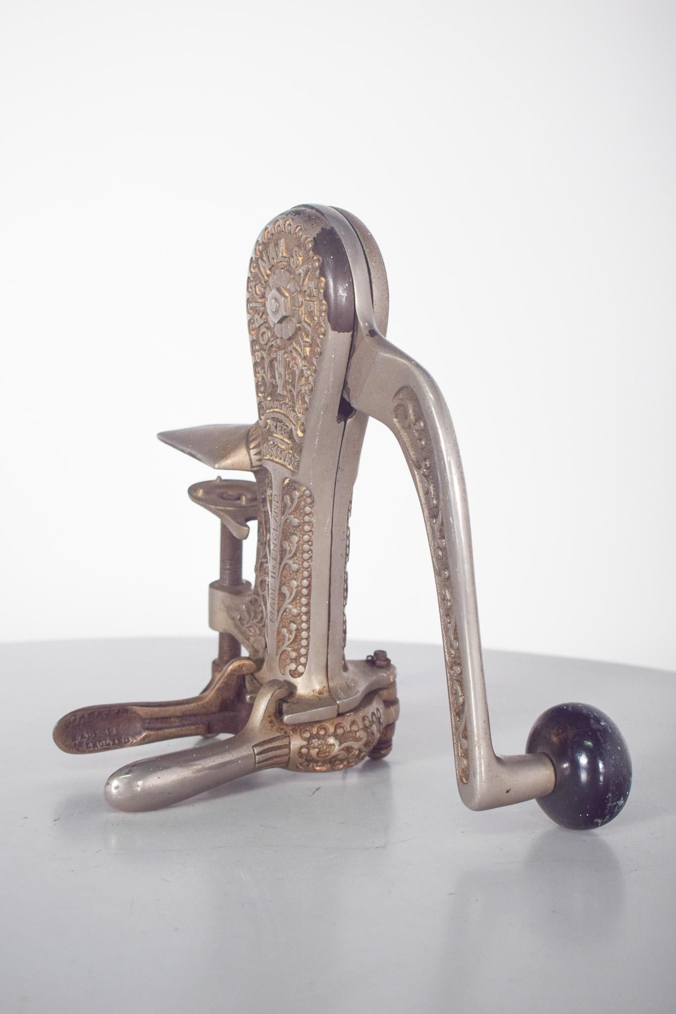 Antique English Steel Bottle Opener In Fair Condition For Sale In Lisboa, Lisboa