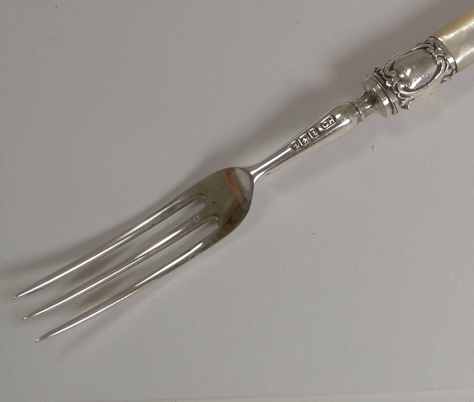 Antique English Sterling Silver and Mother-of-Pearl Cake or Desert Forks, 1900 In Excellent Condition In Bath, GB