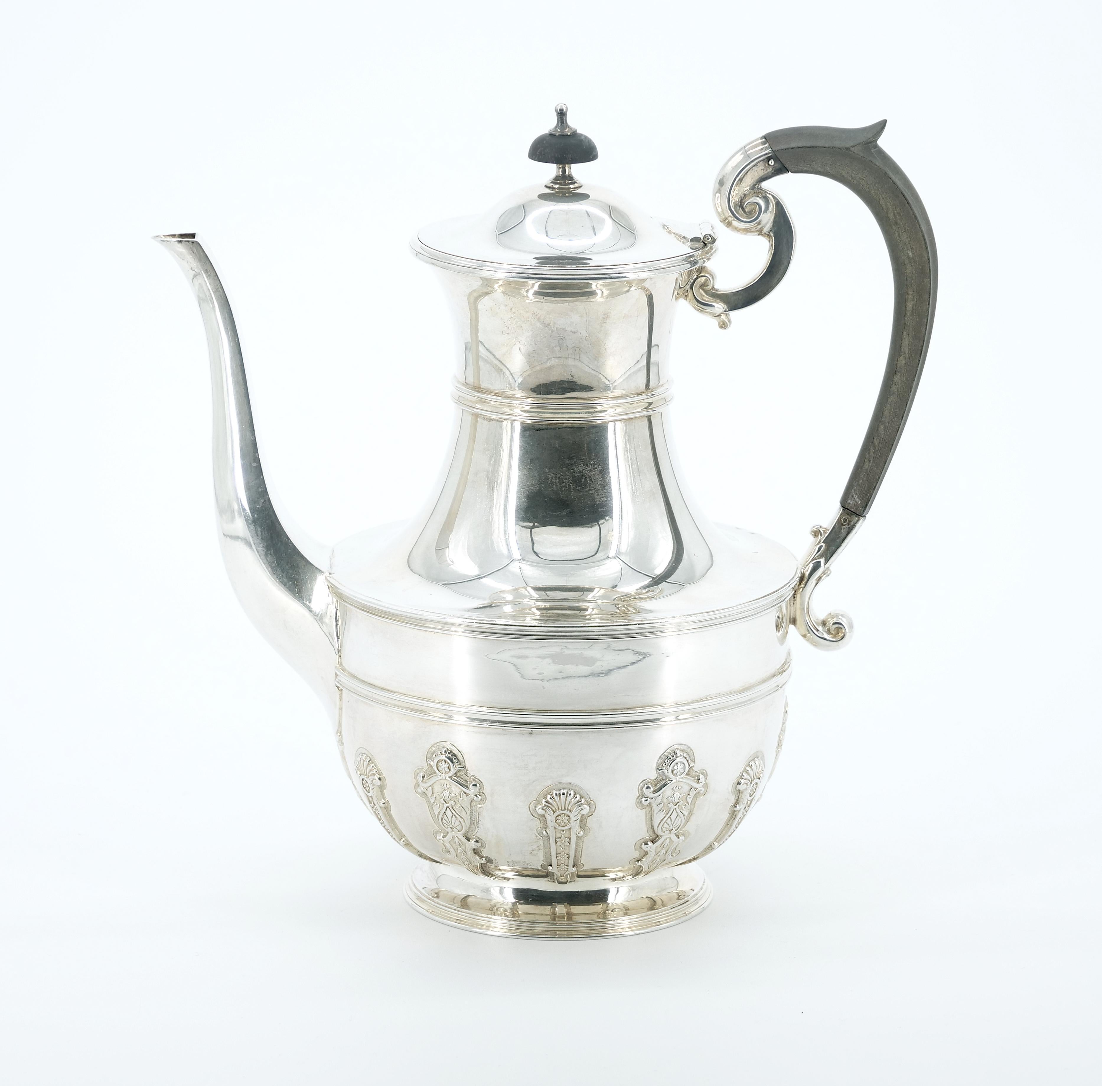 Servicio de té/café de 6 piezas en plata de ley inglesa antigua /Goldsmiths London en venta 4
